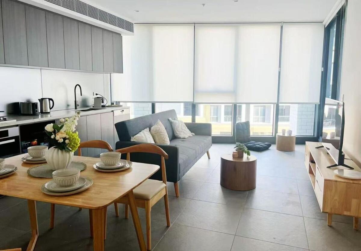 Stylish 2 Beds In Olympic Park Apartment