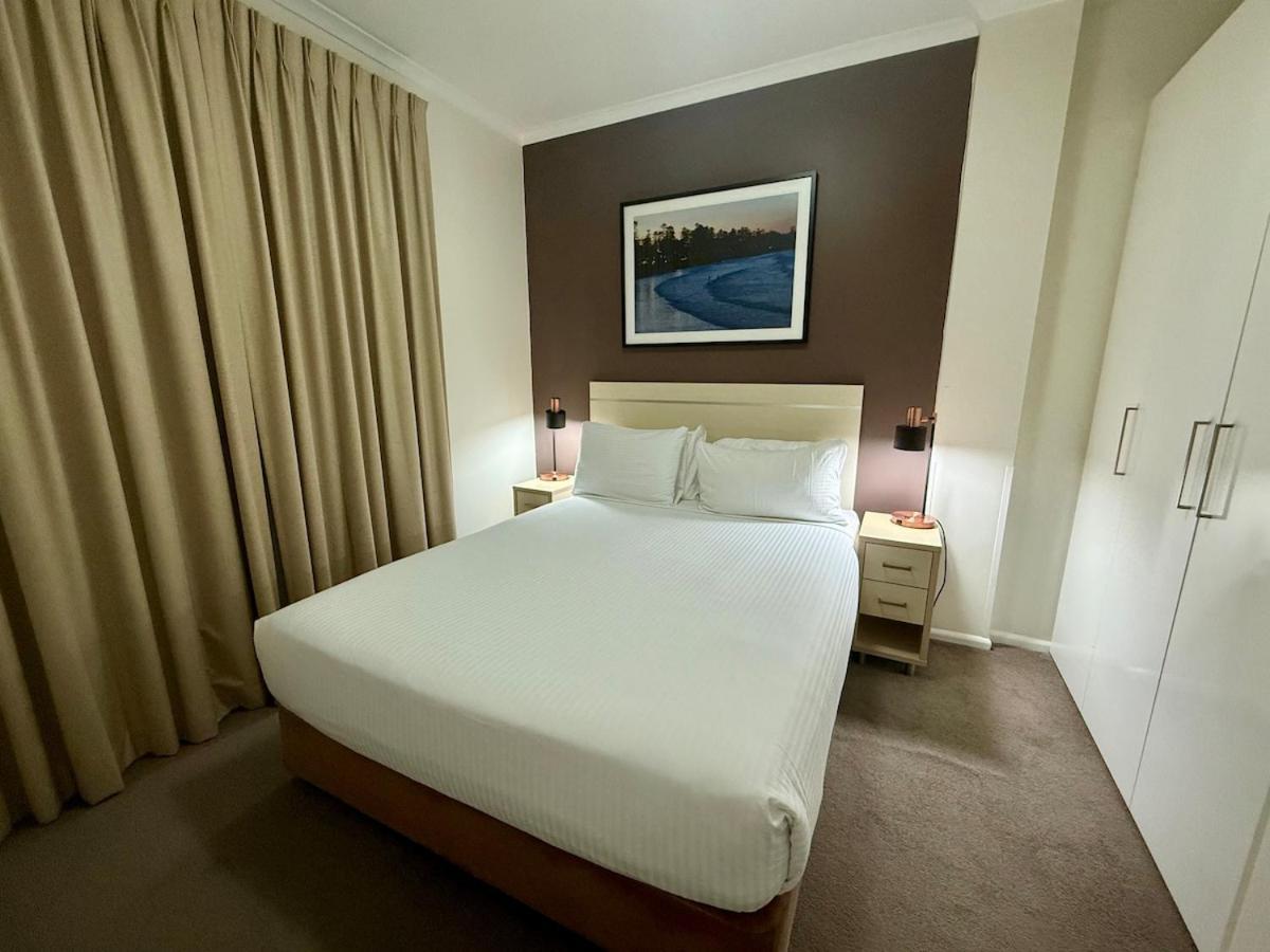 Darling Harbour Escape - 1 Bedroom - Pool-gym-aircon - Views *