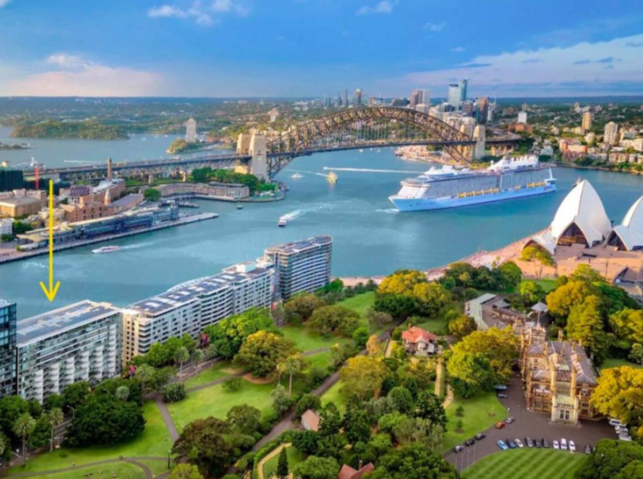 Luxurious Only 250m Walk To Opera House Apartment Sydney