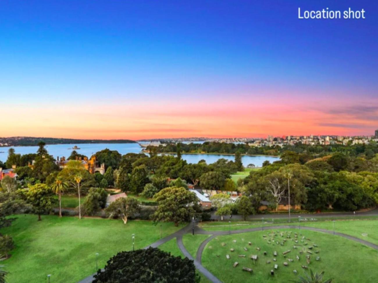 Luxurious Only 250m Walk To Opera House Apartment Sydney