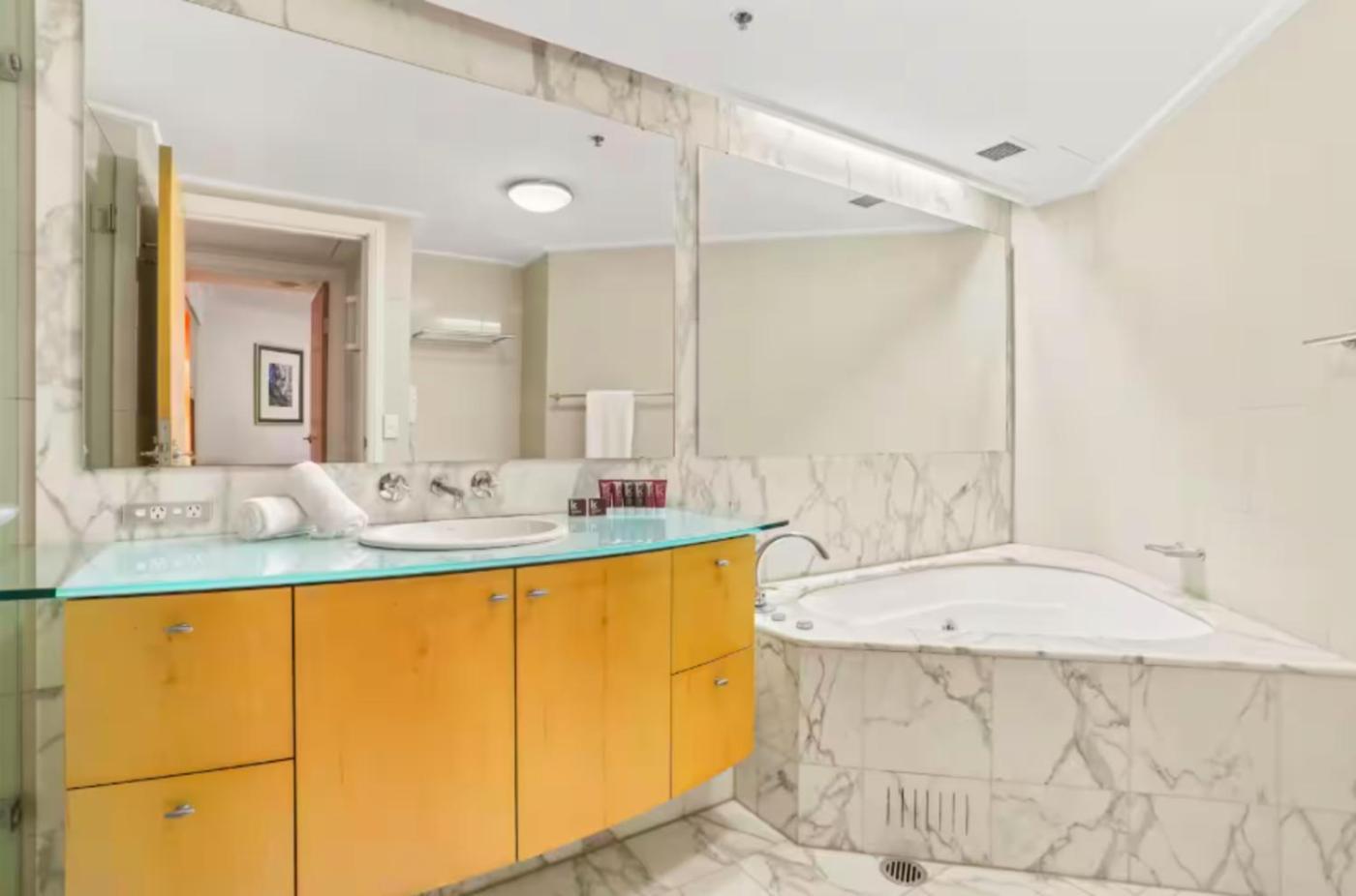 Luxurious Only 250m Walk To Opera House *
