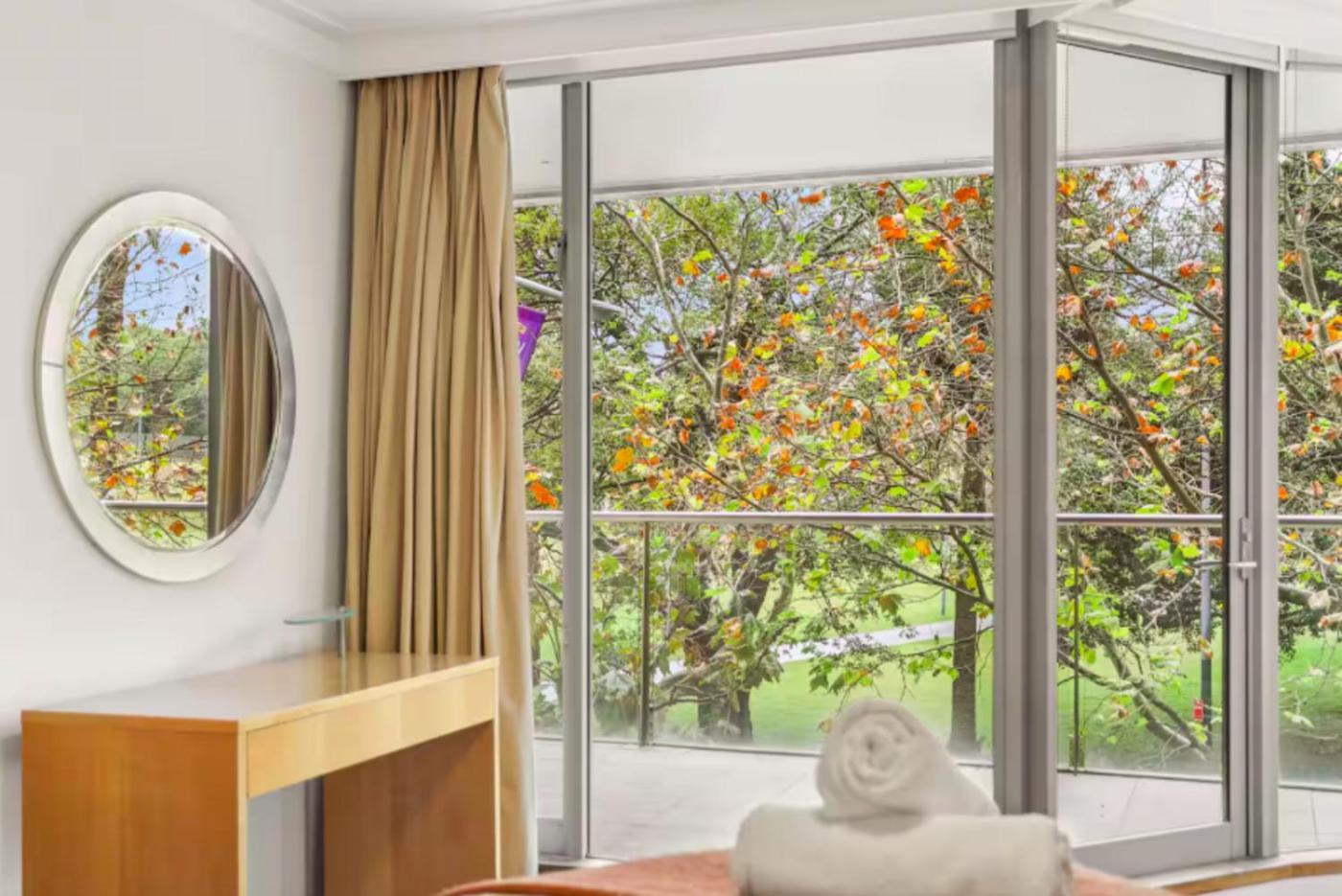 Luxurious Only 250m Walk To Opera House Sydney