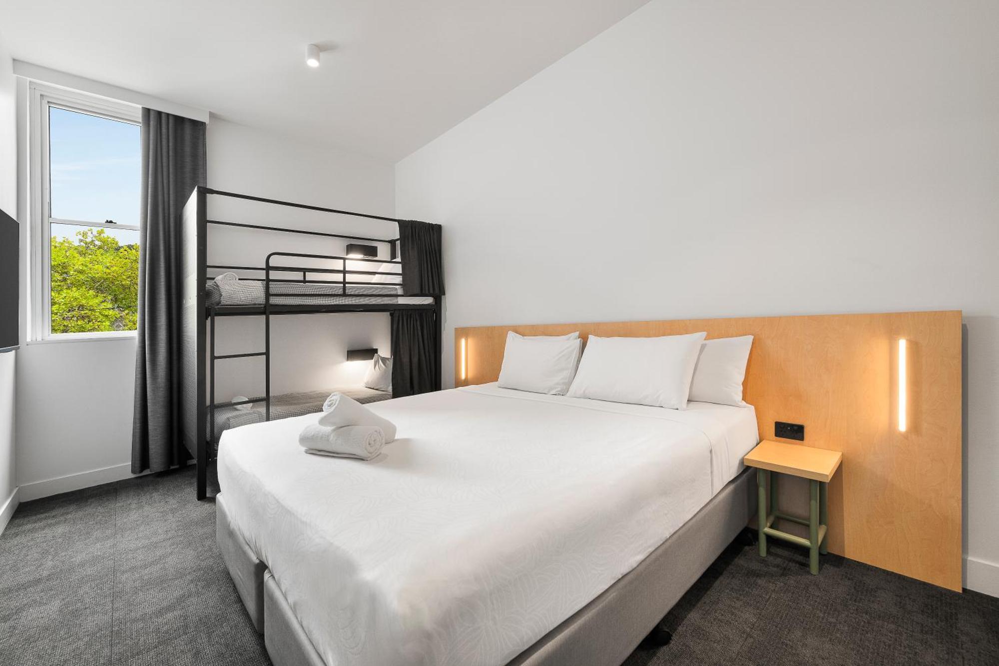 Yha Harbour Hostel