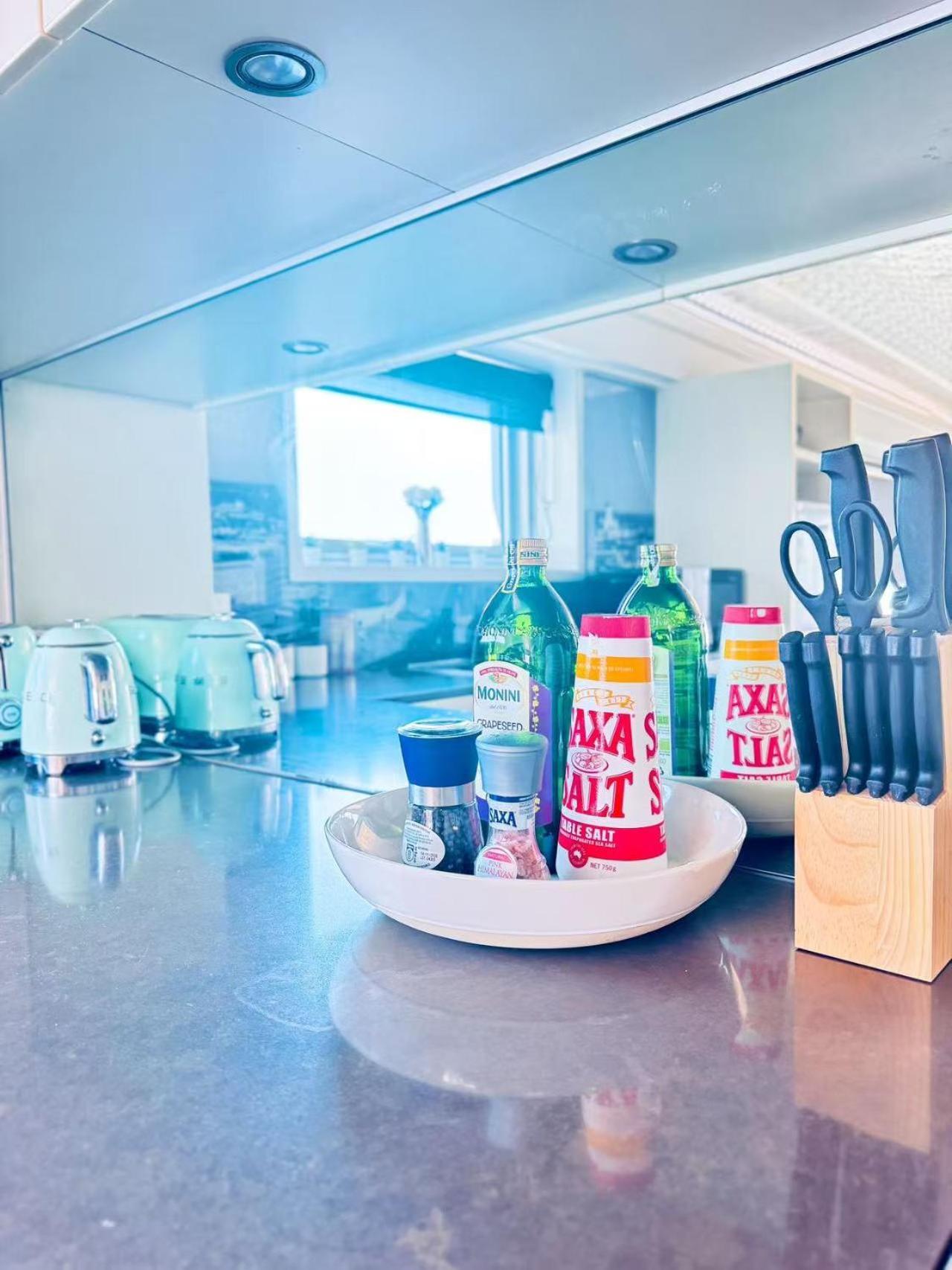 Harbour And Cbd View Penthouse With Free Parking * Sydney