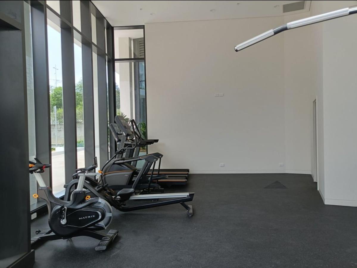 New Olympic Park 2 Bedroom -pool Gym Parking 9