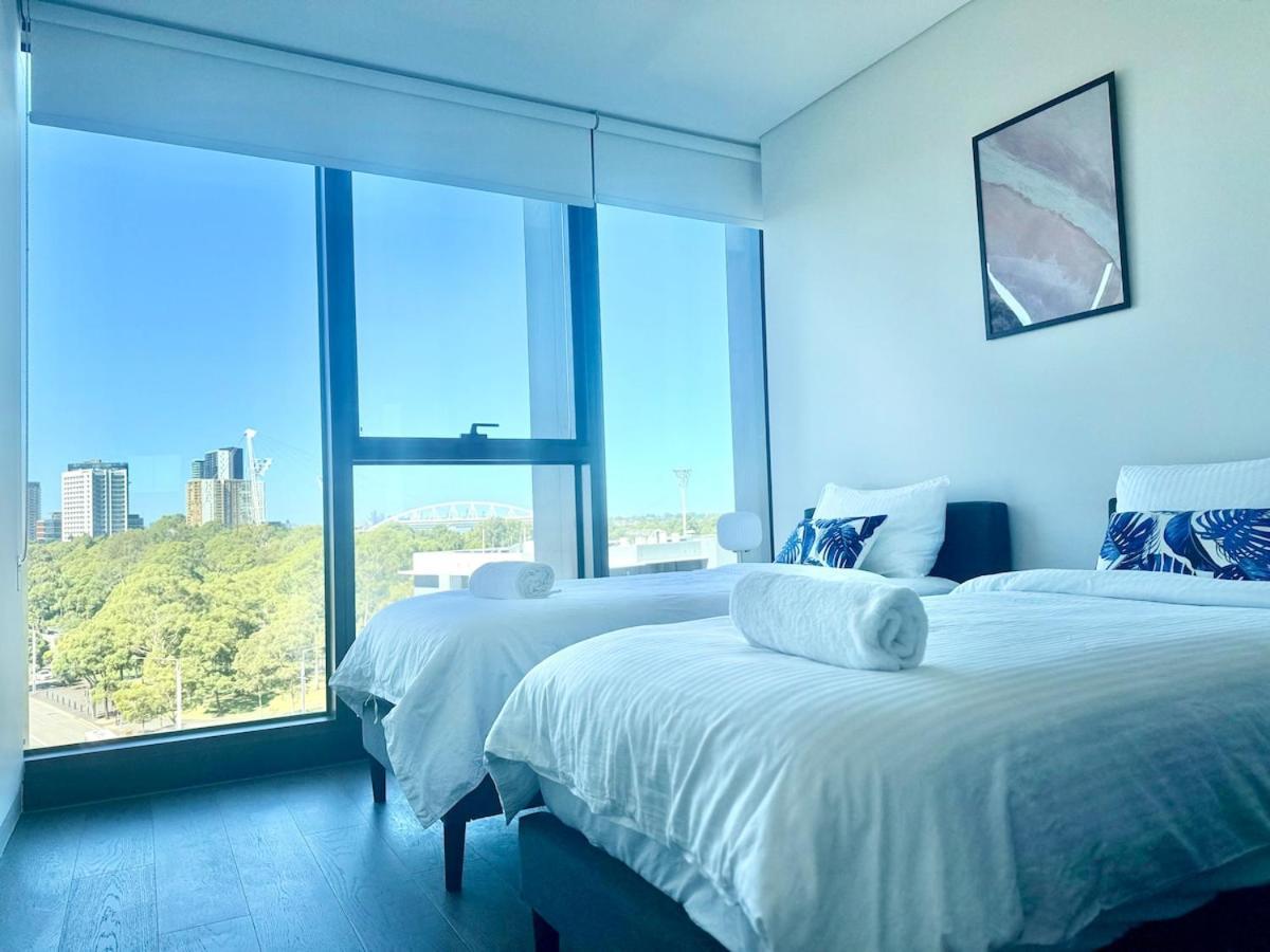 New Olympic Park 2 Bedroom -pool Gym Parking 9 Apartment