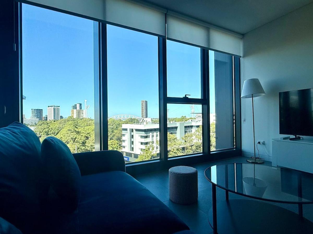 New Olympic Park 2 Bedroom -pool Gym Parking 9 Apartment