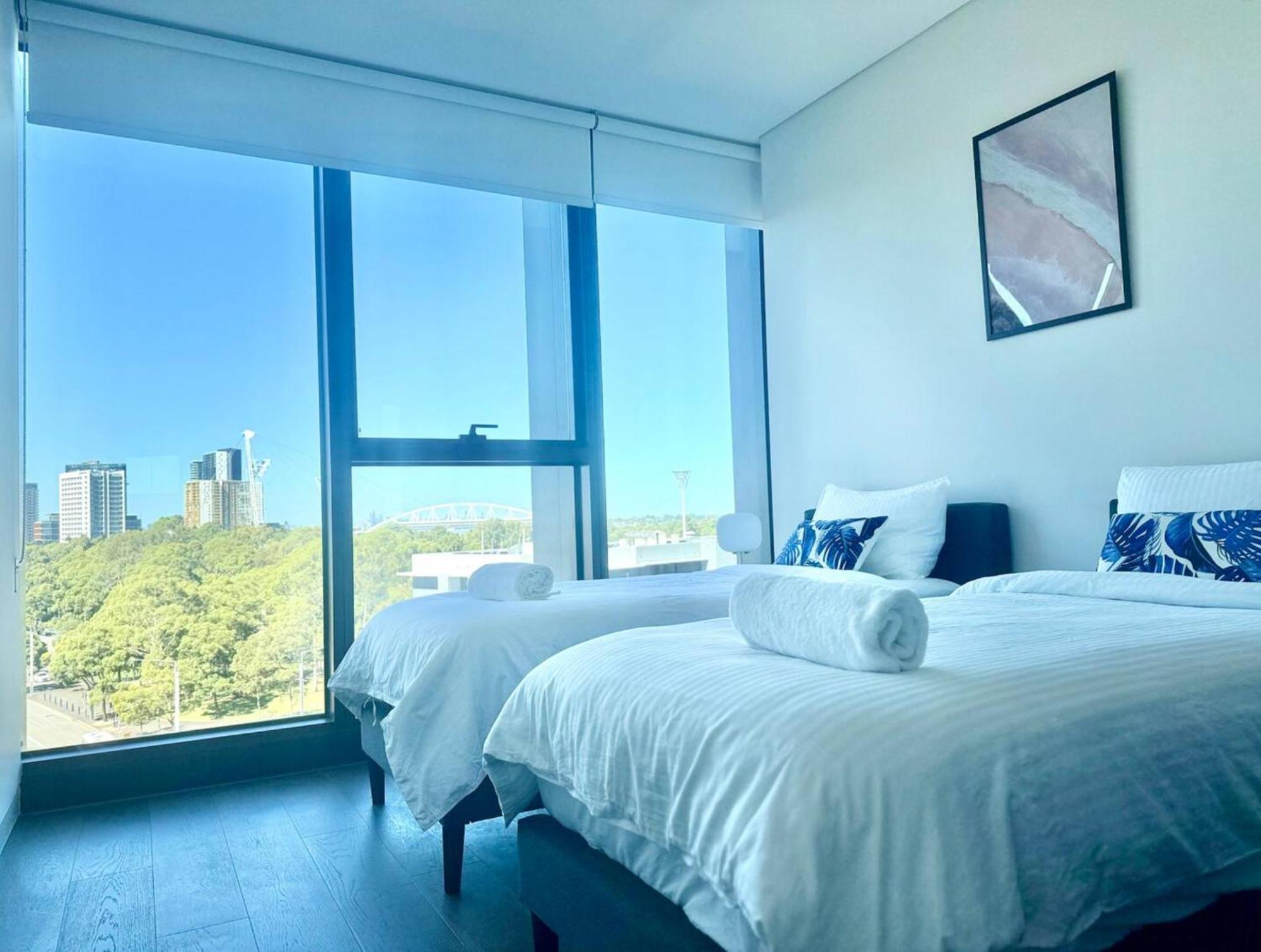 New Olympic Park 2 Bedroom -pool Gym Parking 9 Apartment *