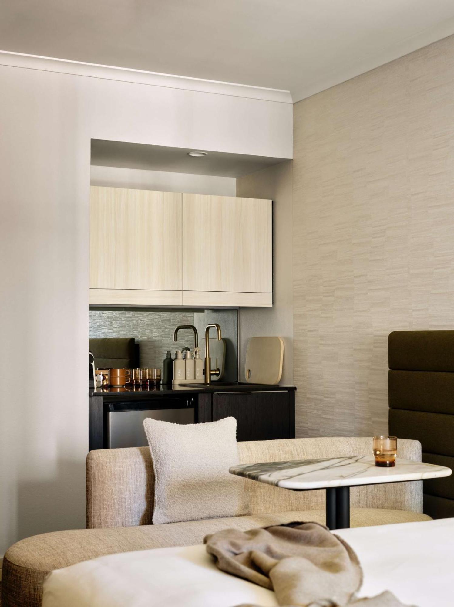 Adina Town Hall Aparthotel 4*
