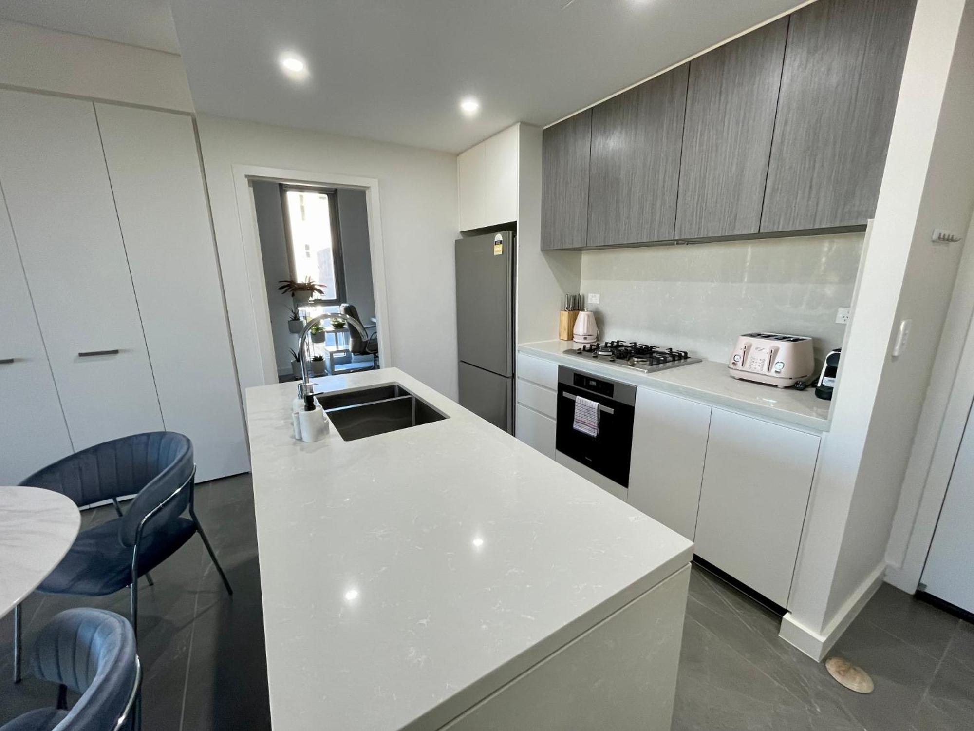 Olympic Park Delight - 2 Bdrm -parking - Views *