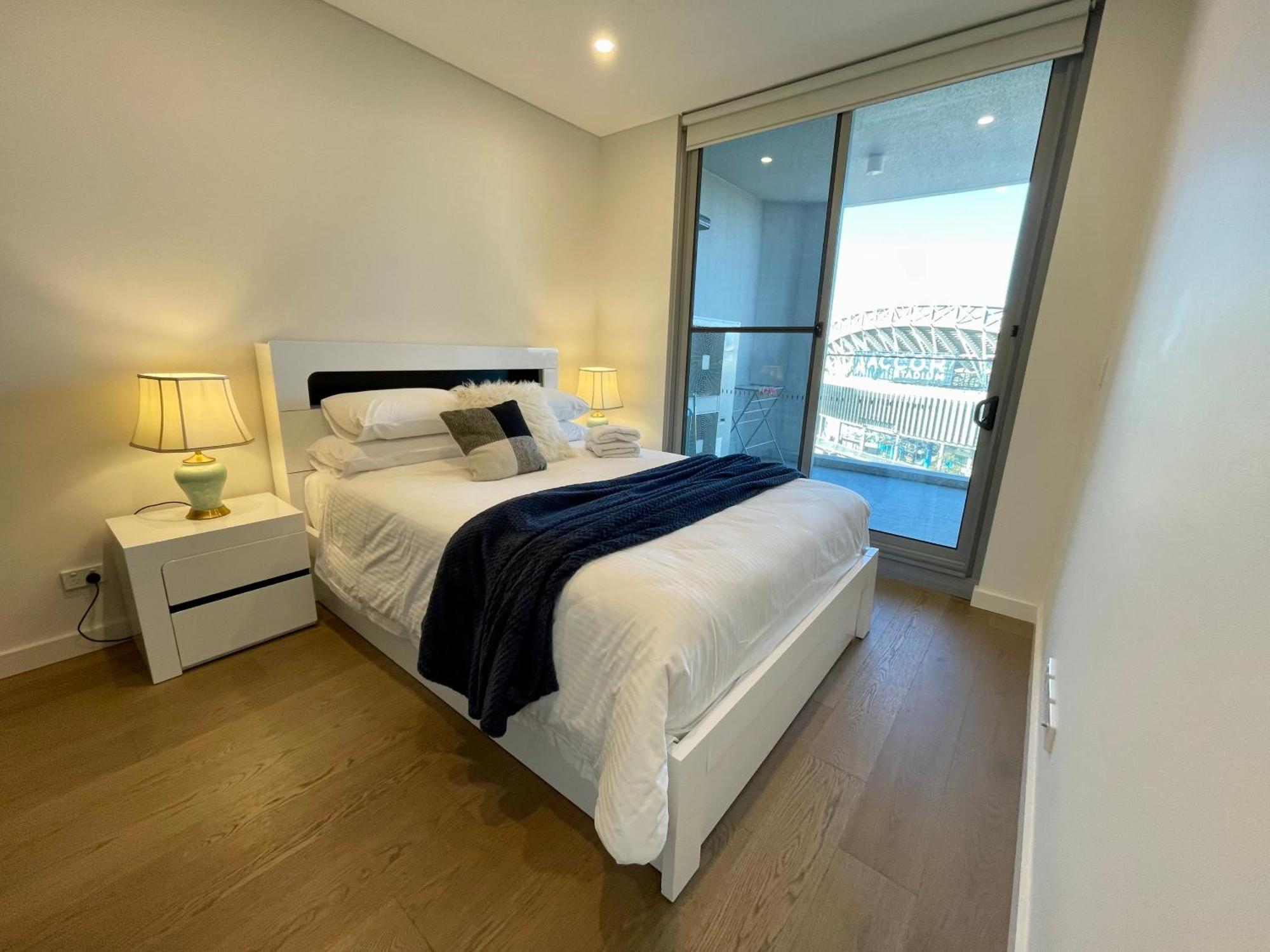 Olympic Park Delight - 2 Bdrm -parking - Views