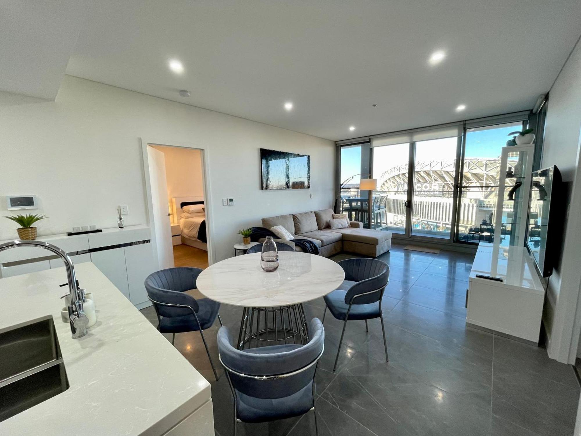 Olympic Park Delight - 2 Bdrm -parking - Views