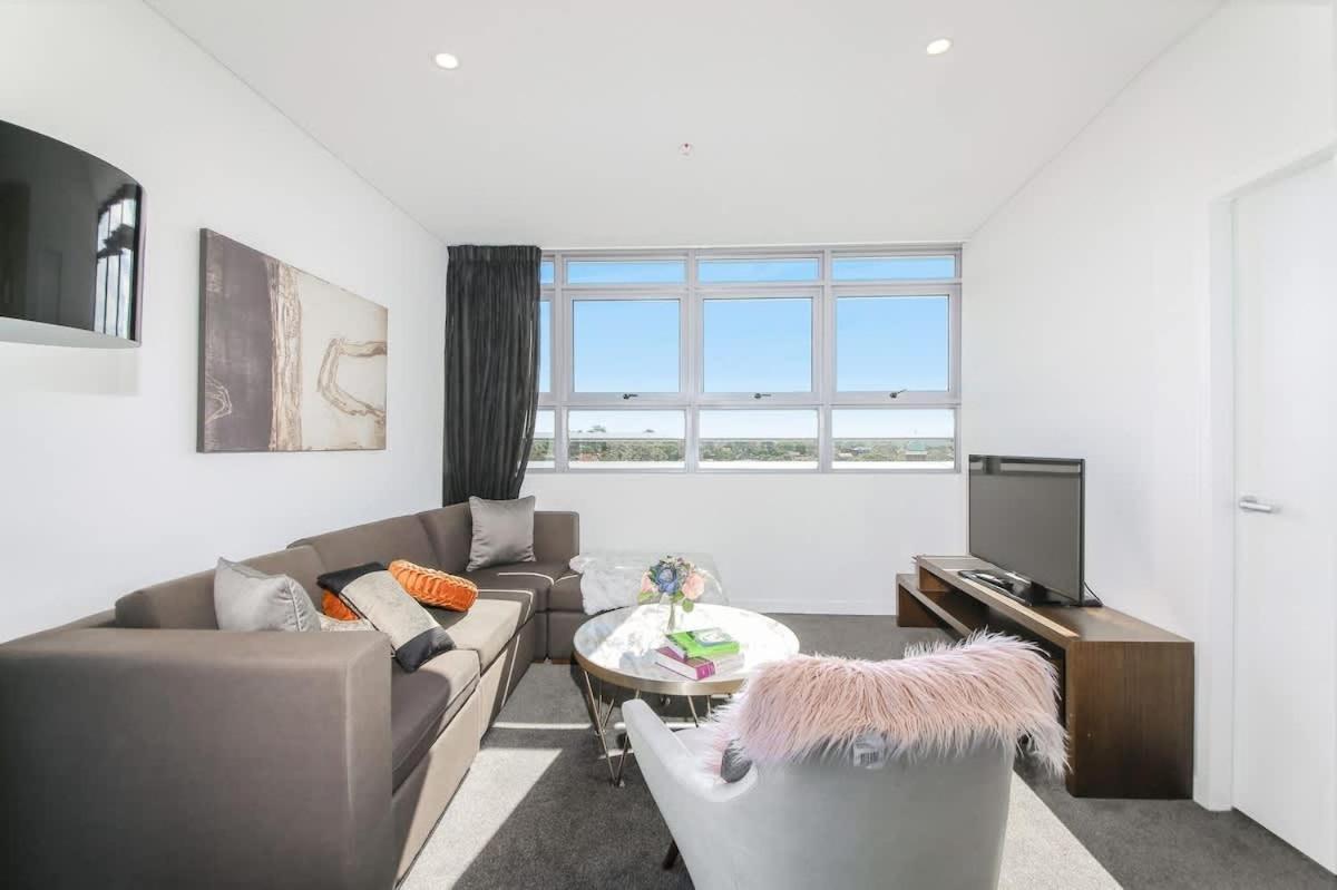 2 Bds Lovly In Heart Chatswood102 *