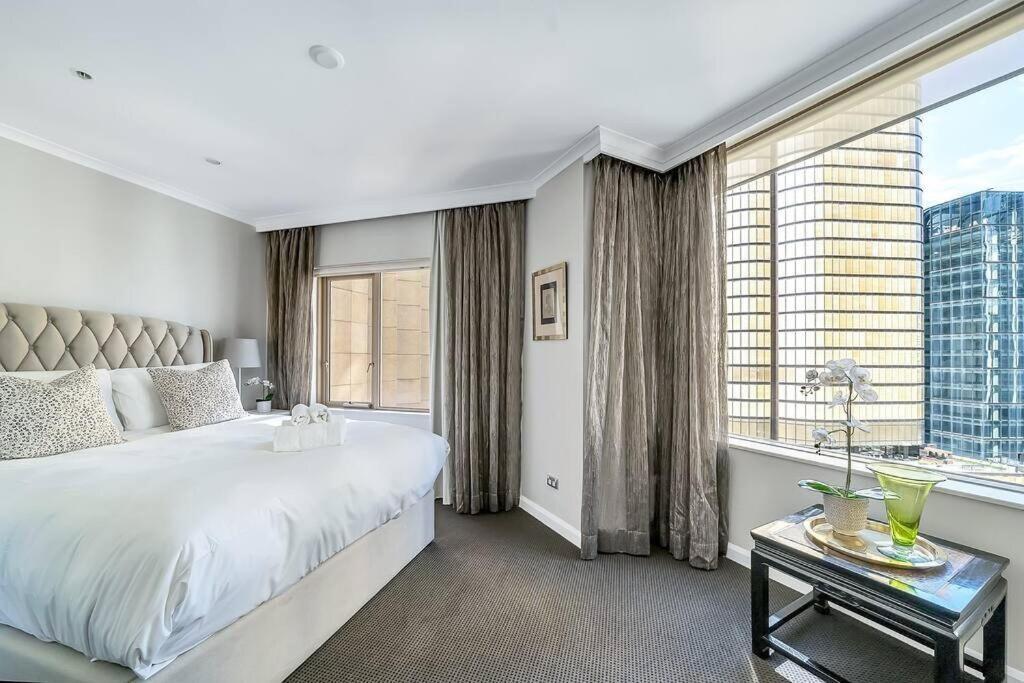 At With Harbour Bridge And Opera House Apartment *