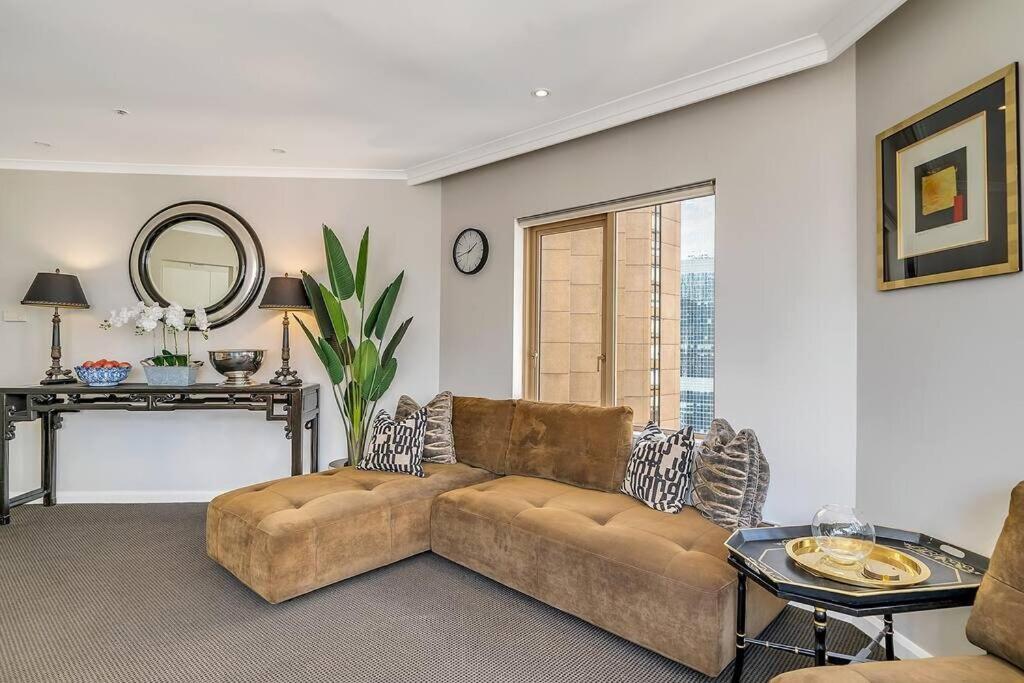 Apartment At With Harbour Bridge And Opera House *