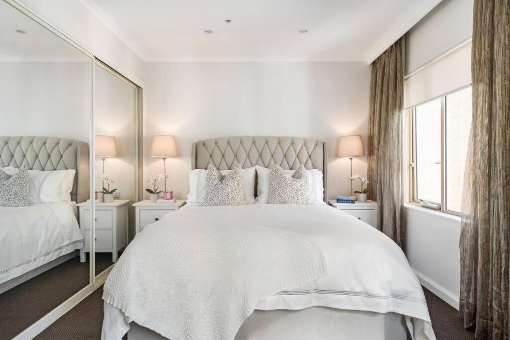 At With Harbour Bridge And Opera House Apartment *