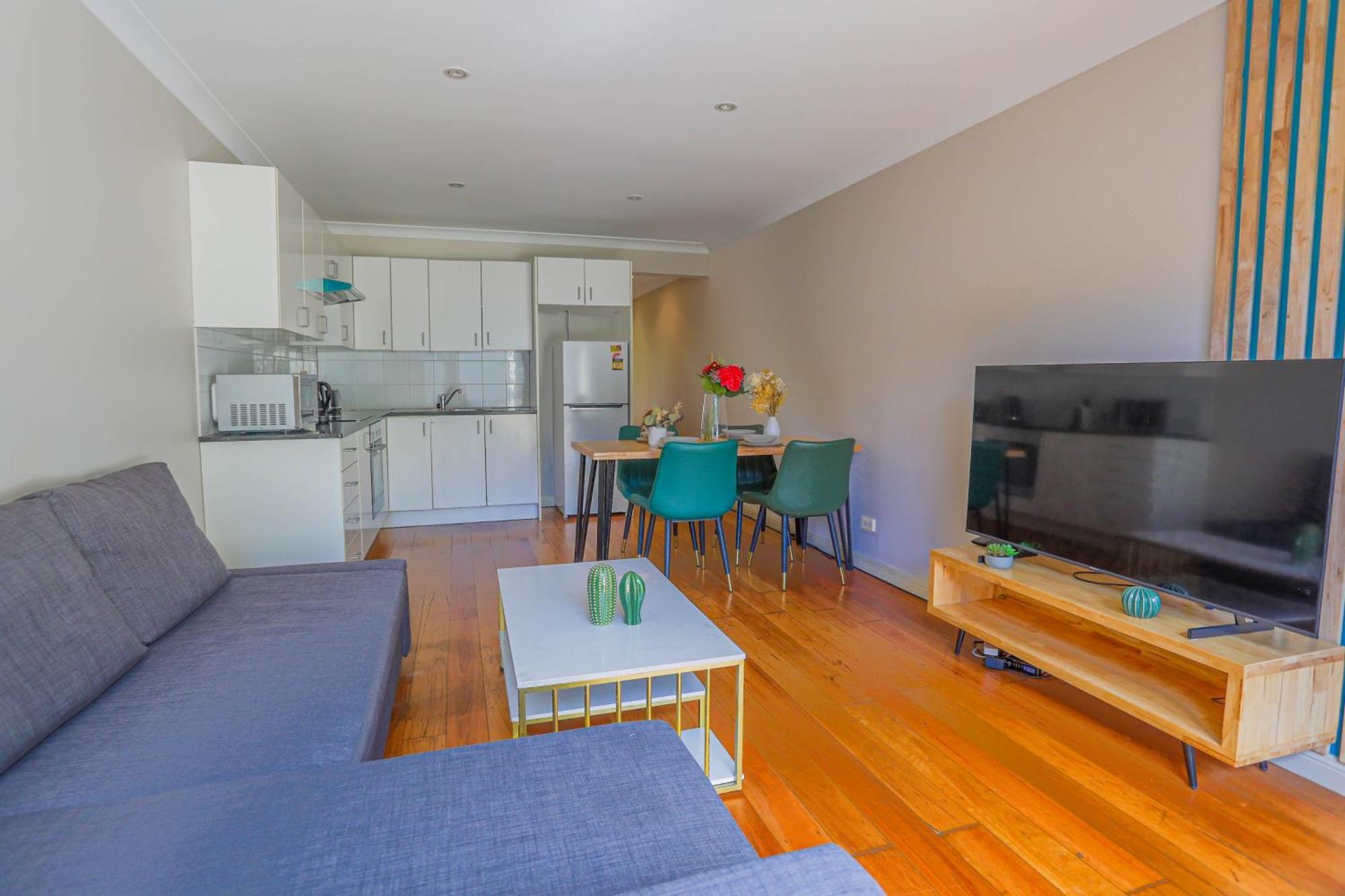 Elegant 2 Bedroom Close To Buz Bridge Rd 2 E-bikes Included Holiday home Sydney
