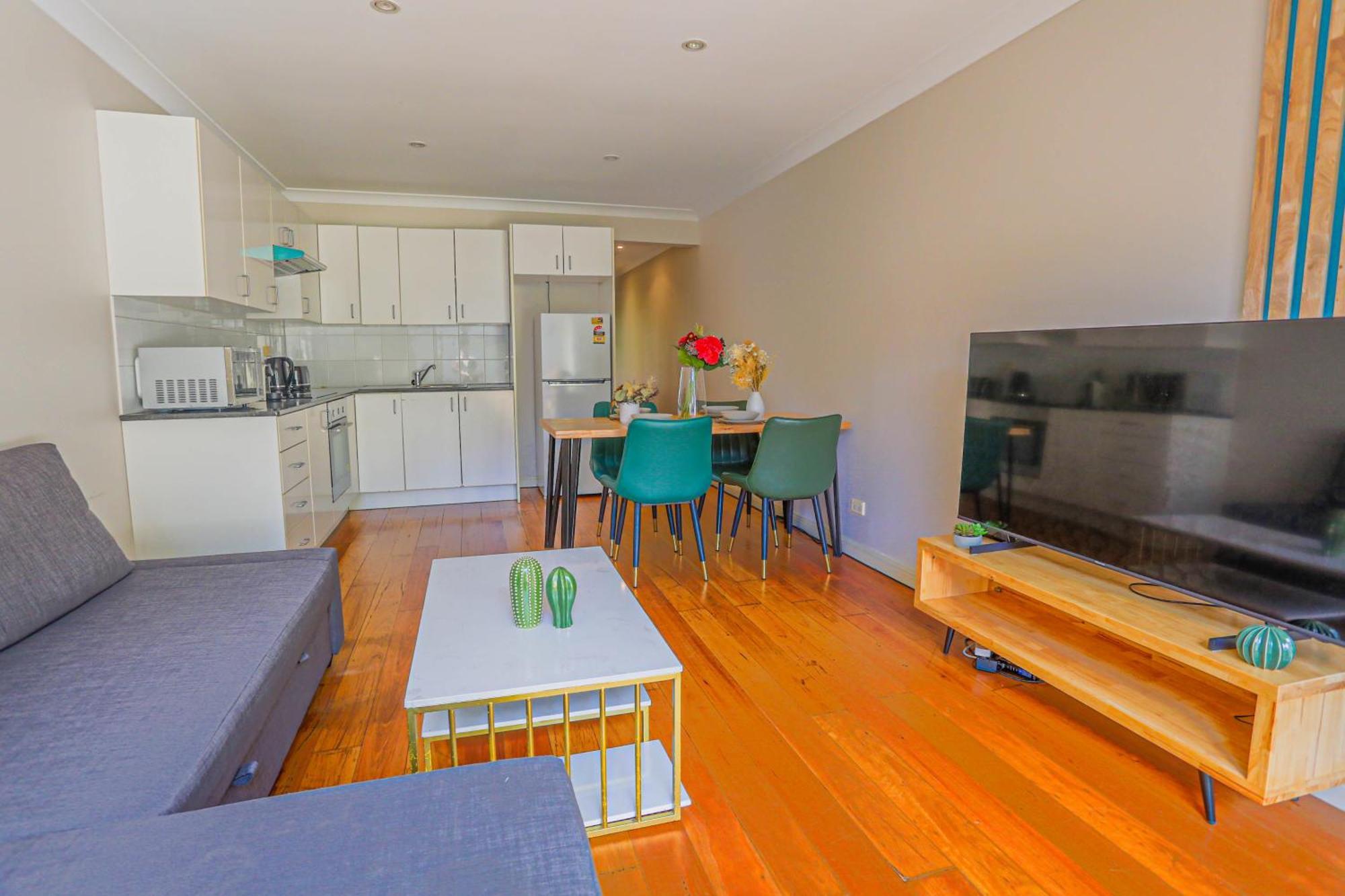 Holiday home Elegant 2 Bedroom Close To Buz Bridge Rd 2 E-bikes Included Sydney