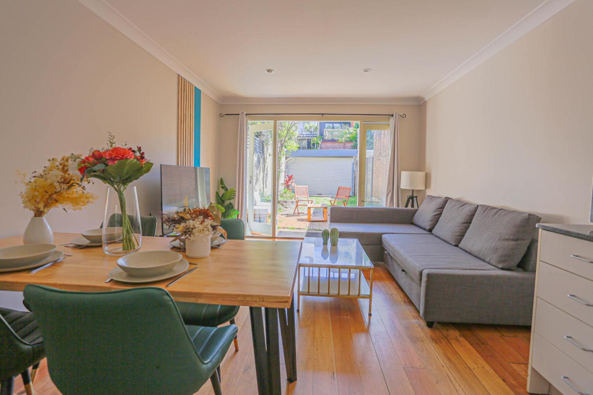 Holiday home Elegant 2 Bedroom Close To Buz Bridge Rd 2 E-bikes Included Sydney