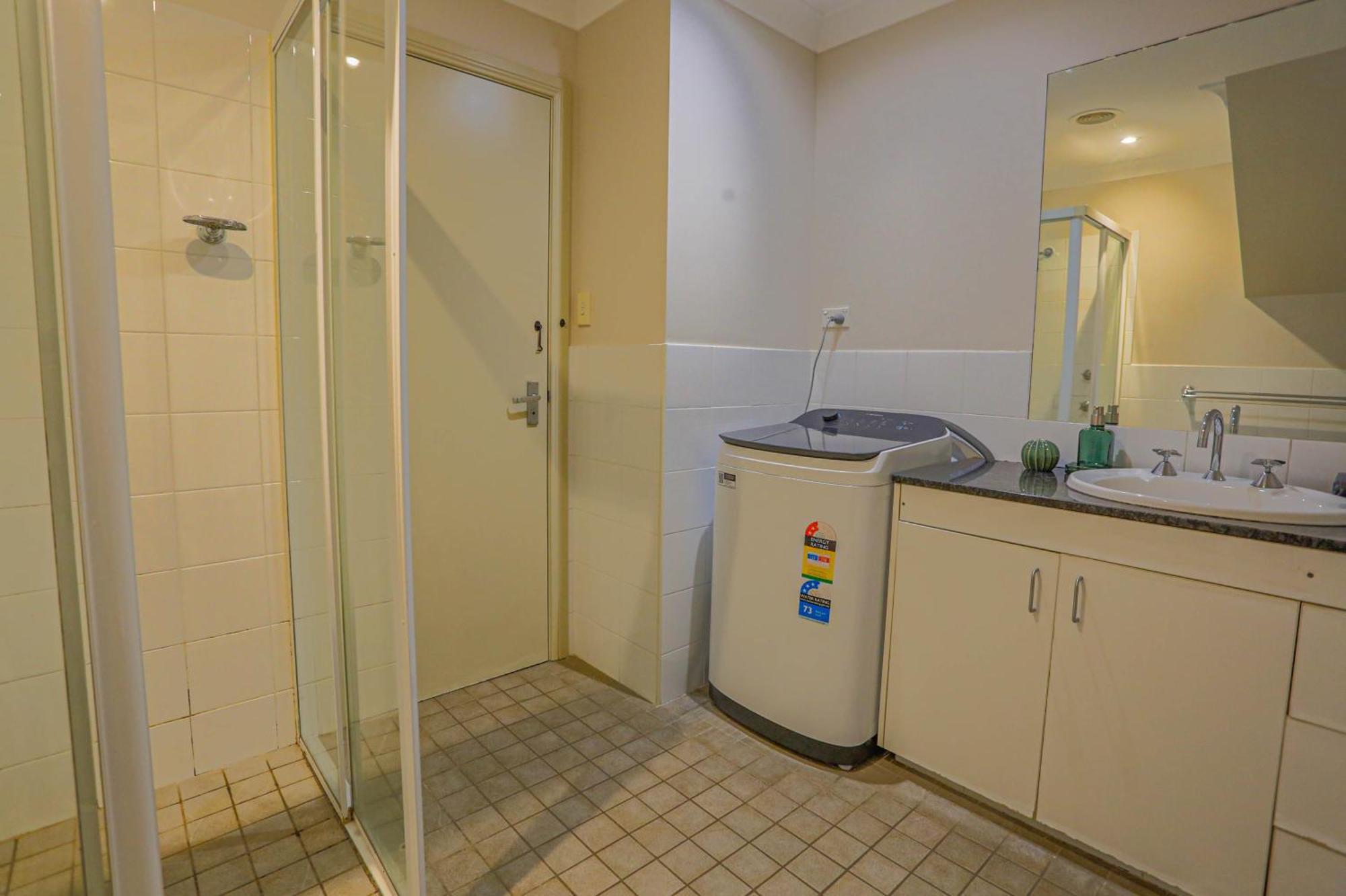 Elegant 2 Bedroom Close To Buz Bridge Rd 2 E-bikes Included Holiday home Sydney