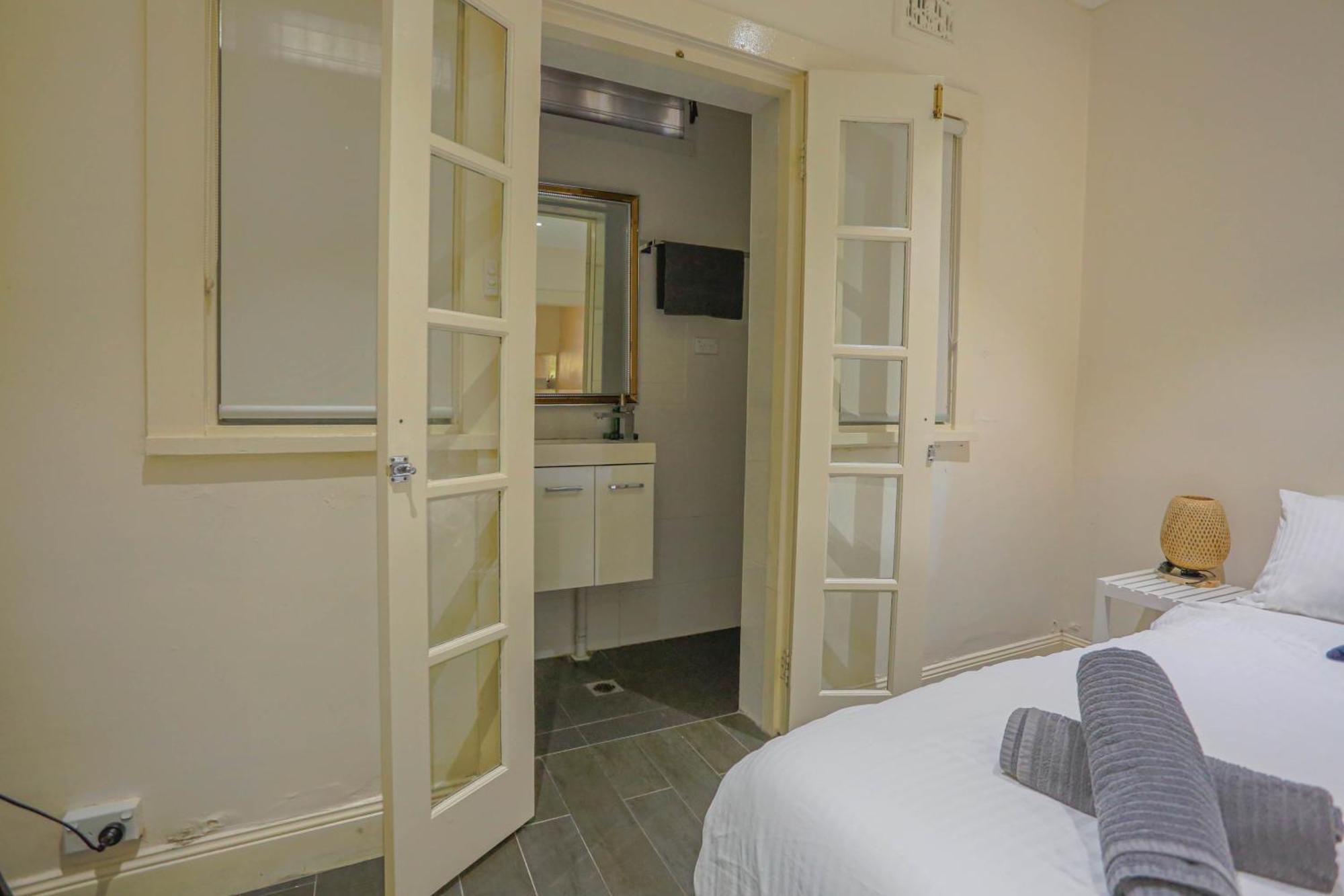 Ideal 3 Bedroom House Centre Glebe 2 E-bikes Included Holiday home Sydney