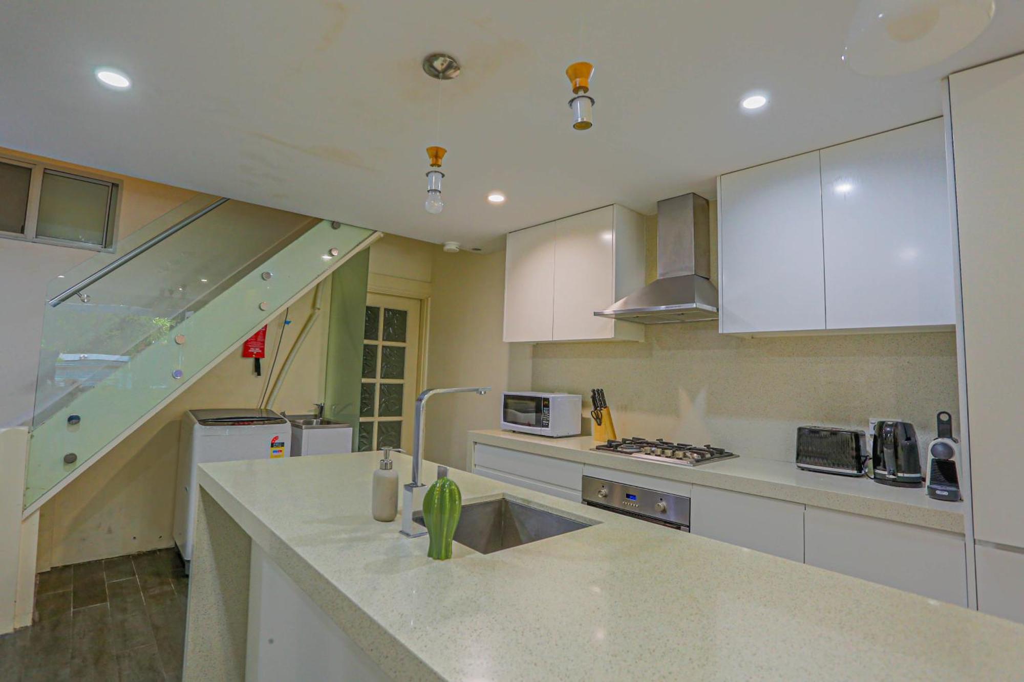 Ideal 3 Bedroom House Centre Glebe 2 E-bikes Included * Sydney