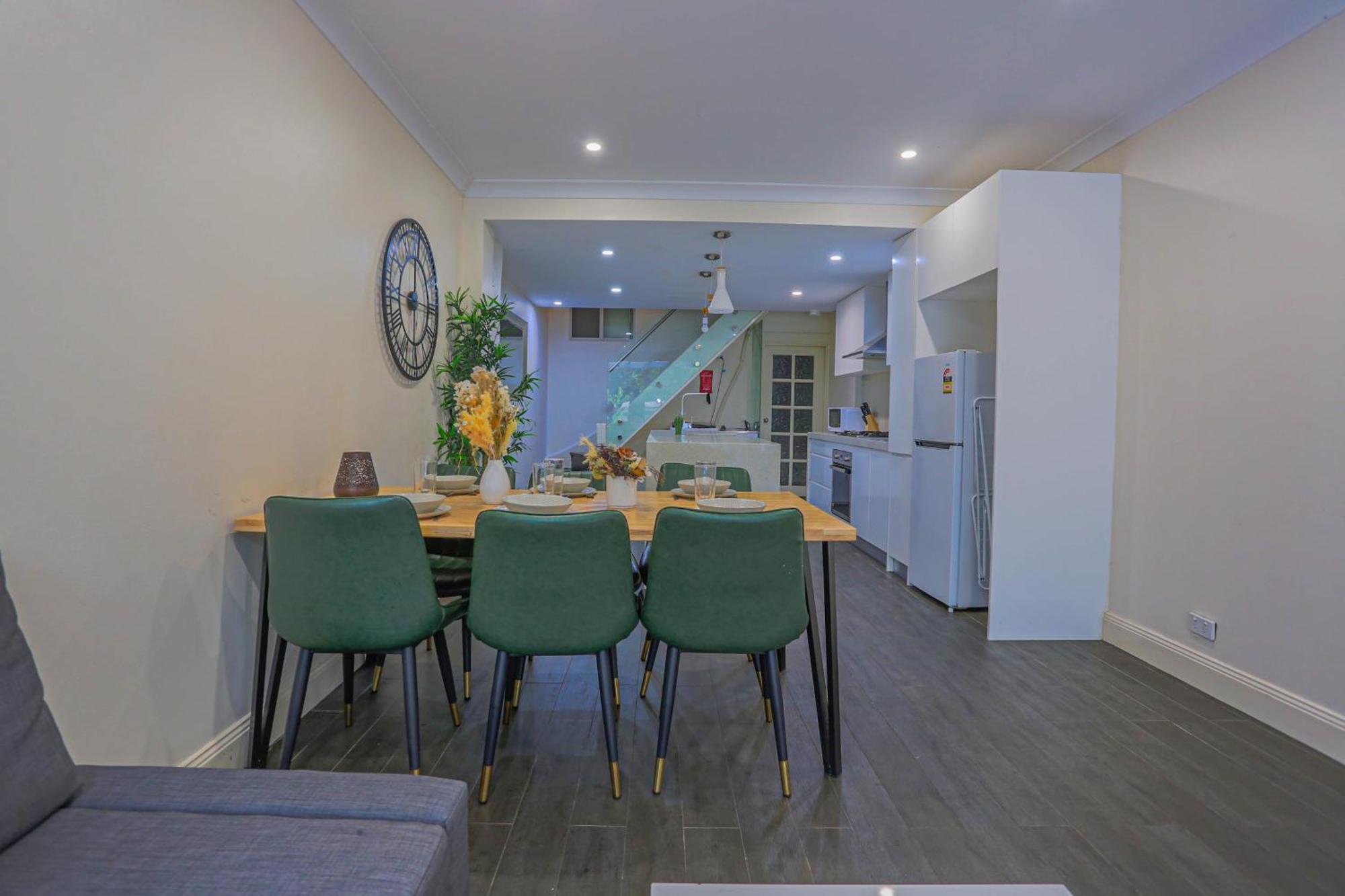 Ideal 3 Bedroom House Centre Glebe 2 E-bikes Included Holiday home *