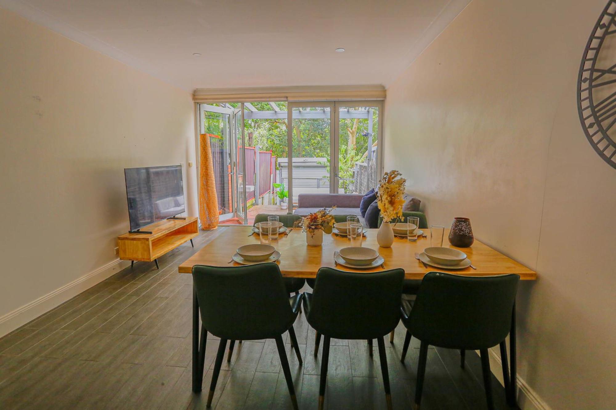 Ideal 3 Bedroom House Centre Glebe 2 E-bikes Included *