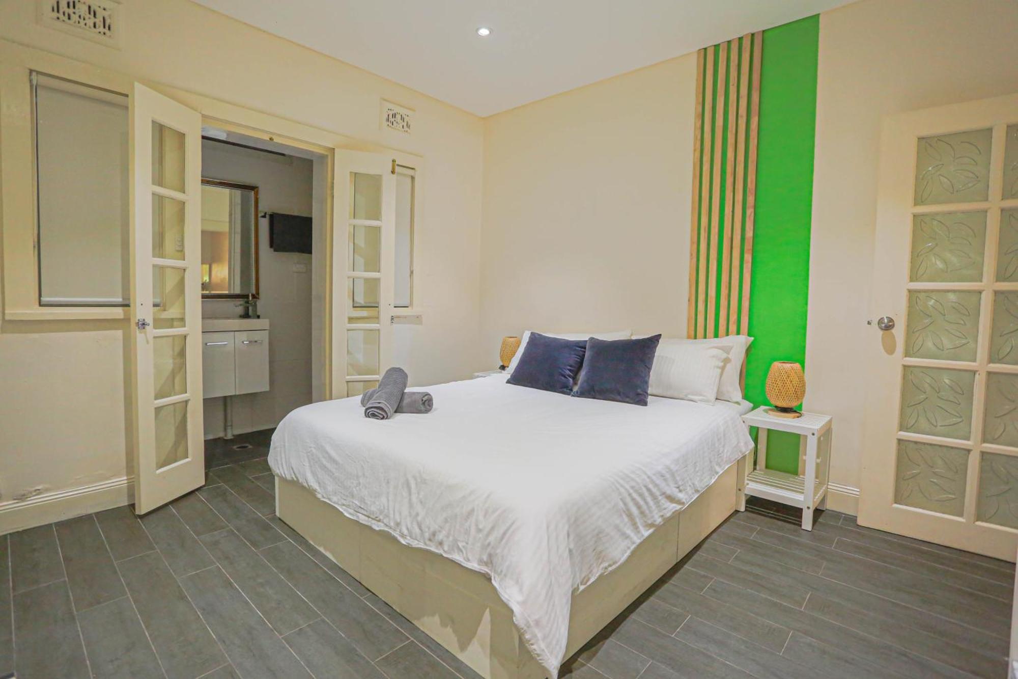 Ideal 3 Bedroom House Centre Glebe 2 E-bikes Included Sydney