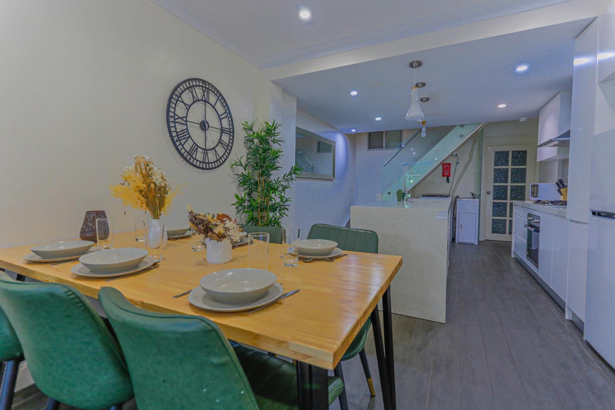 Ideal 3 Bedroom House Centre Glebe 2 E-bikes Included * Sydney