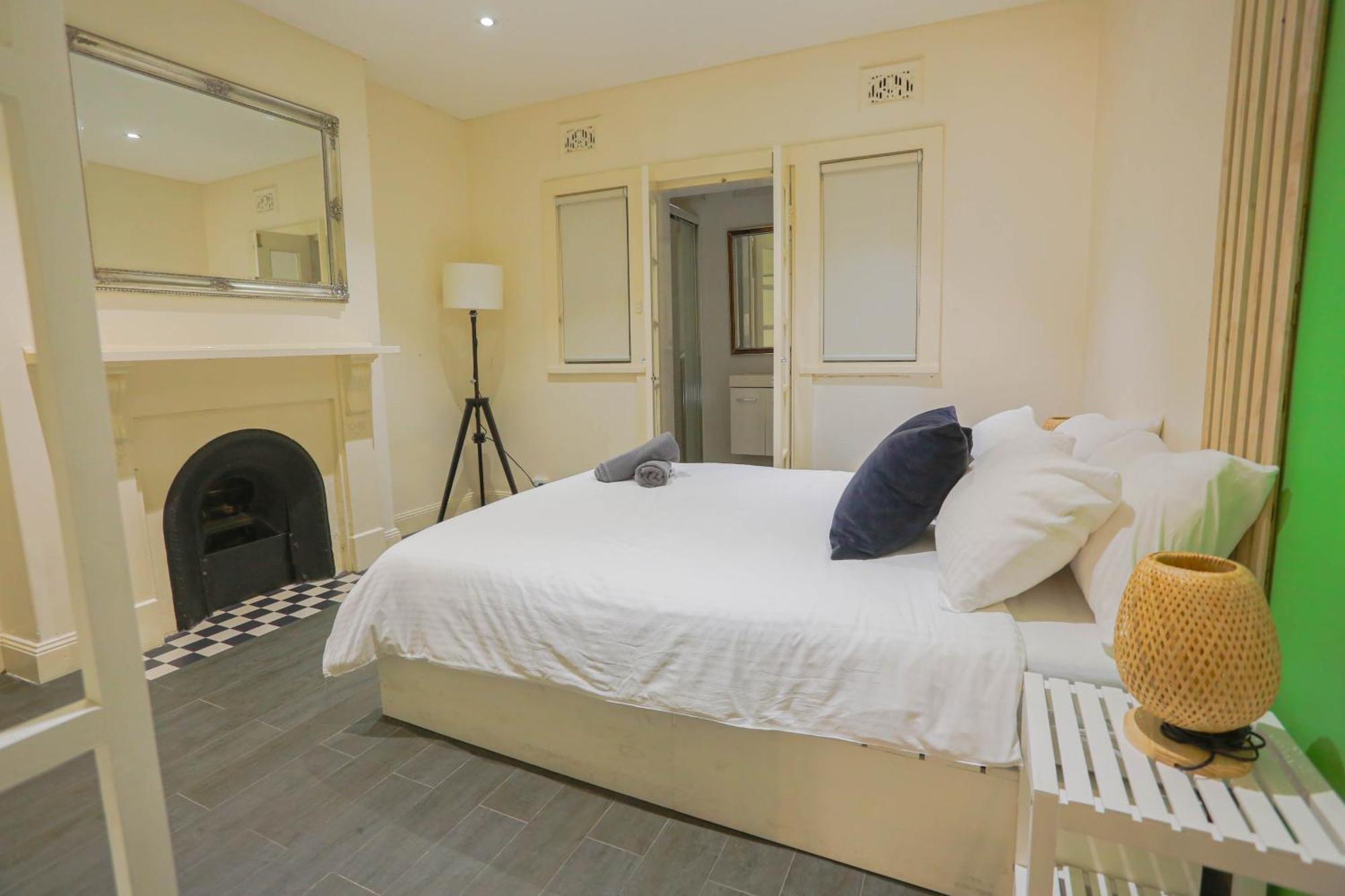 Ideal 3 Bedroom House Centre Glebe 2 E-bikes Included Sydney