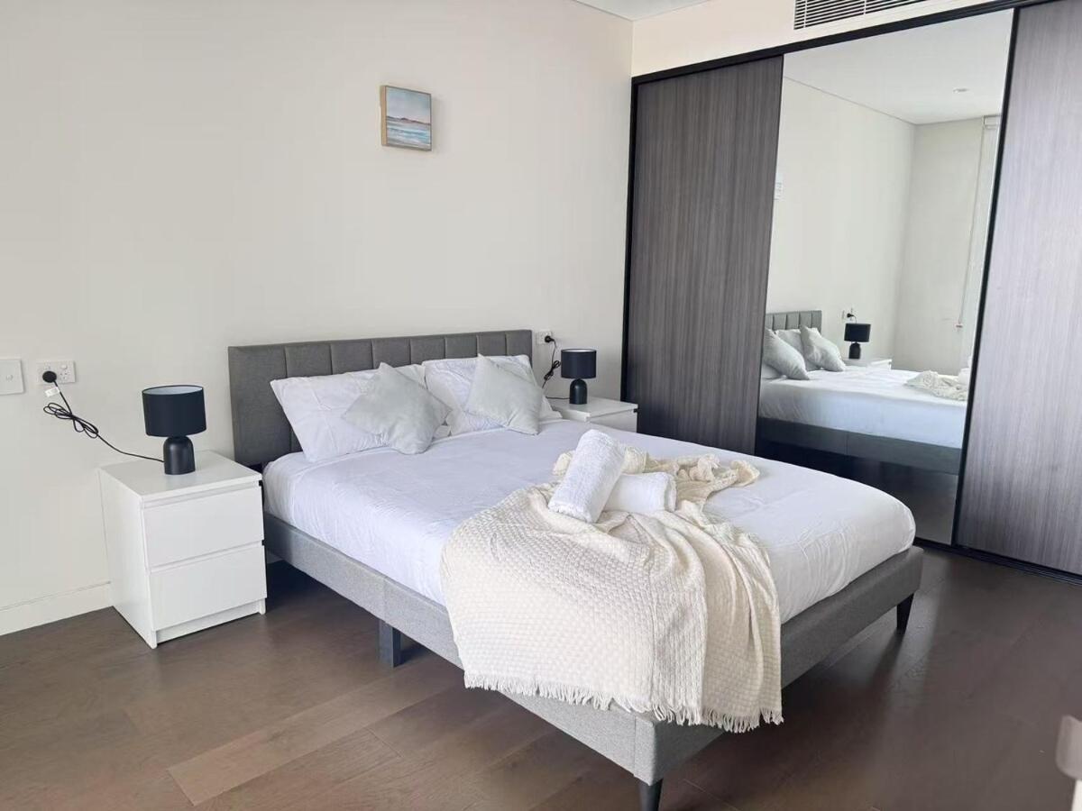 New In Olympic Park With Pool And Gym Sydney