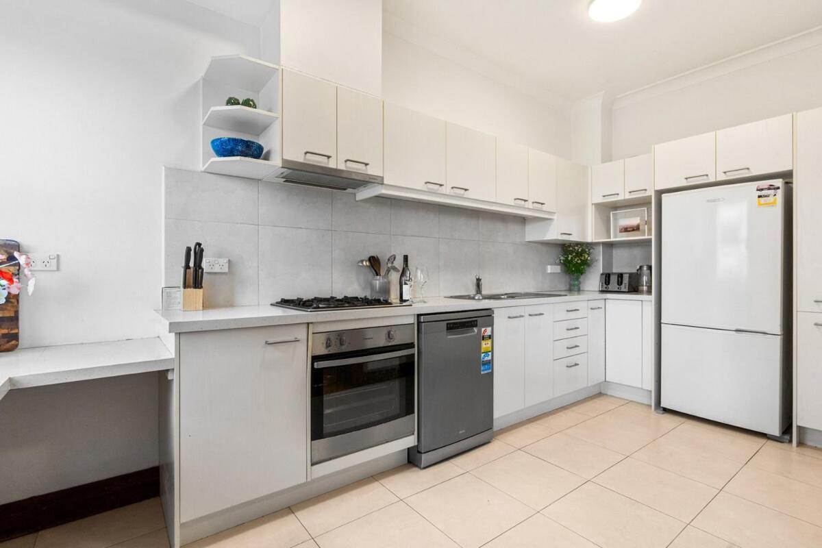 Views, Grand Art Deco 2bed