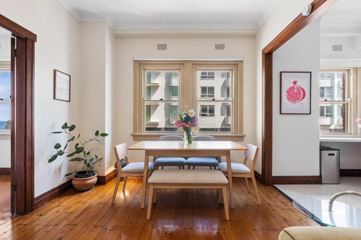 Views, Grand Art Deco 2bed Apartment