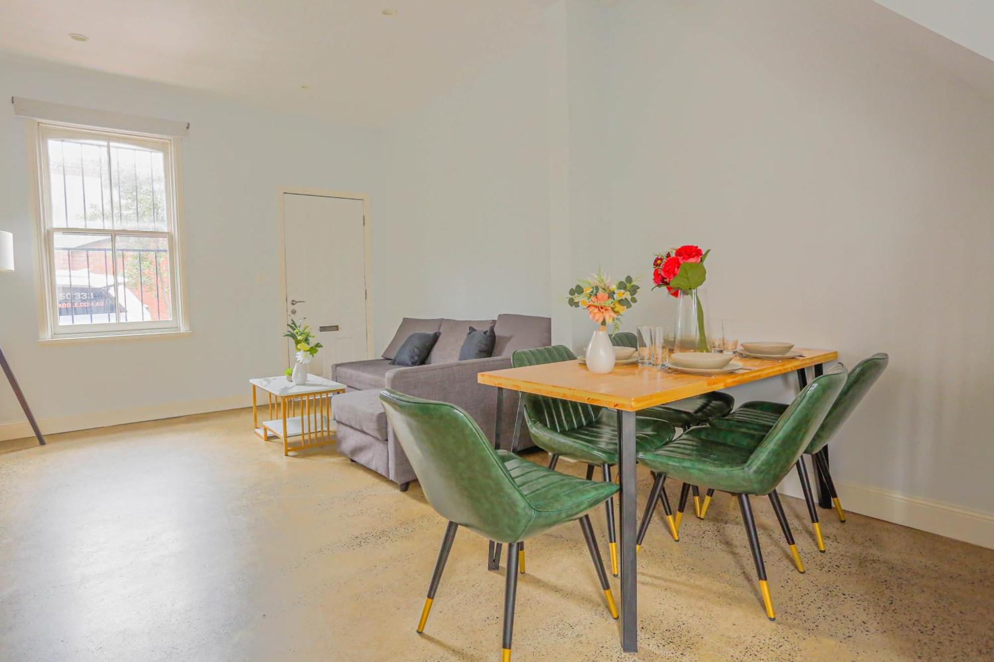 Charming 2 Bedroom House Woolloomooloo Holiday home *