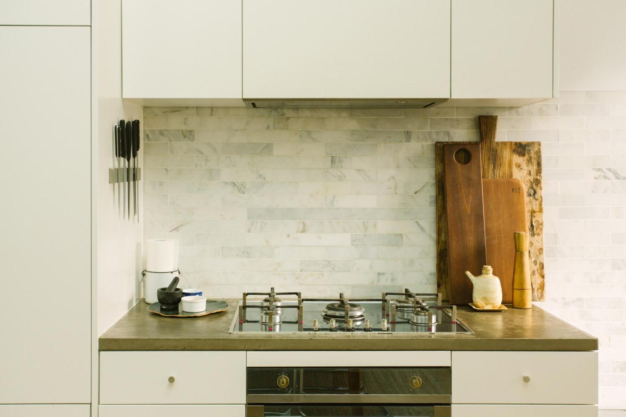 Spacious 4-bedroom Manly Apartment, Balcony, Bath & Fireplace, 2 Min To Sydney