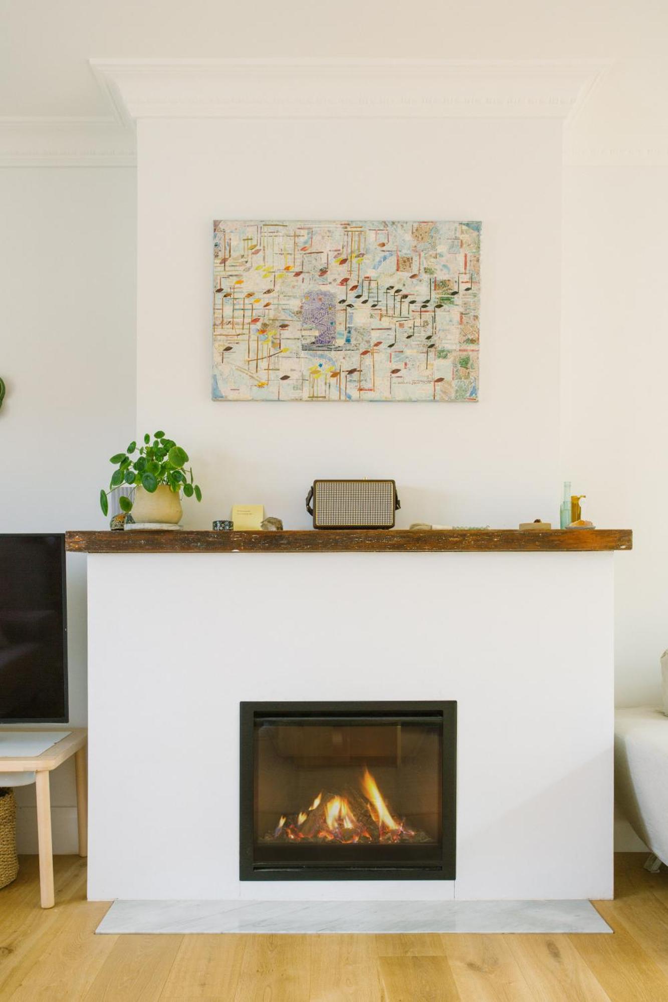 Spacious 4-bedroom Manly Apartment, Balcony, Bath & Fireplace, 2 Min To Apartment *