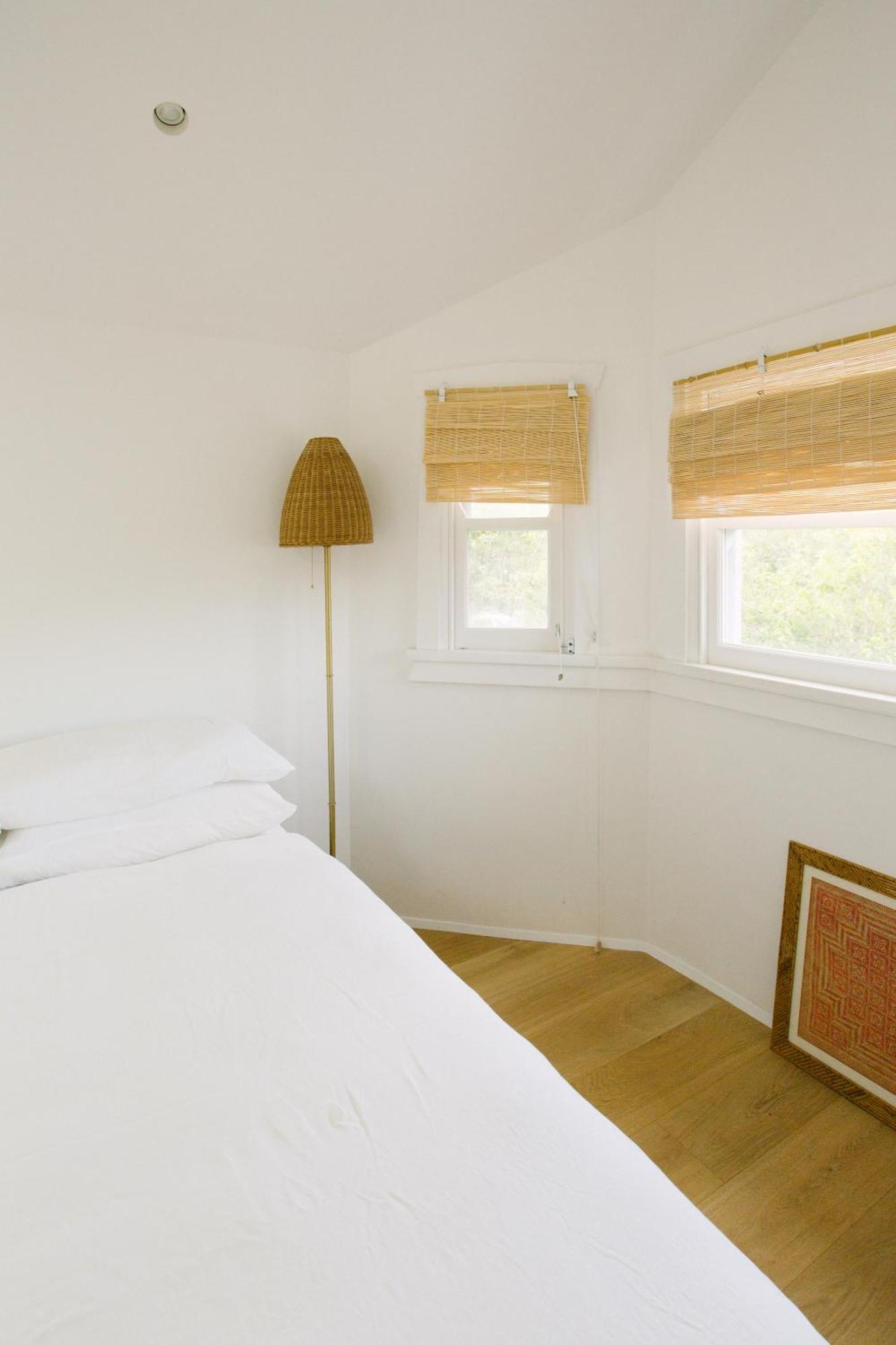 Apartment Spacious 4-bedroom Manly Apartment, Balcony, Bath & Fireplace, 2 Min To *