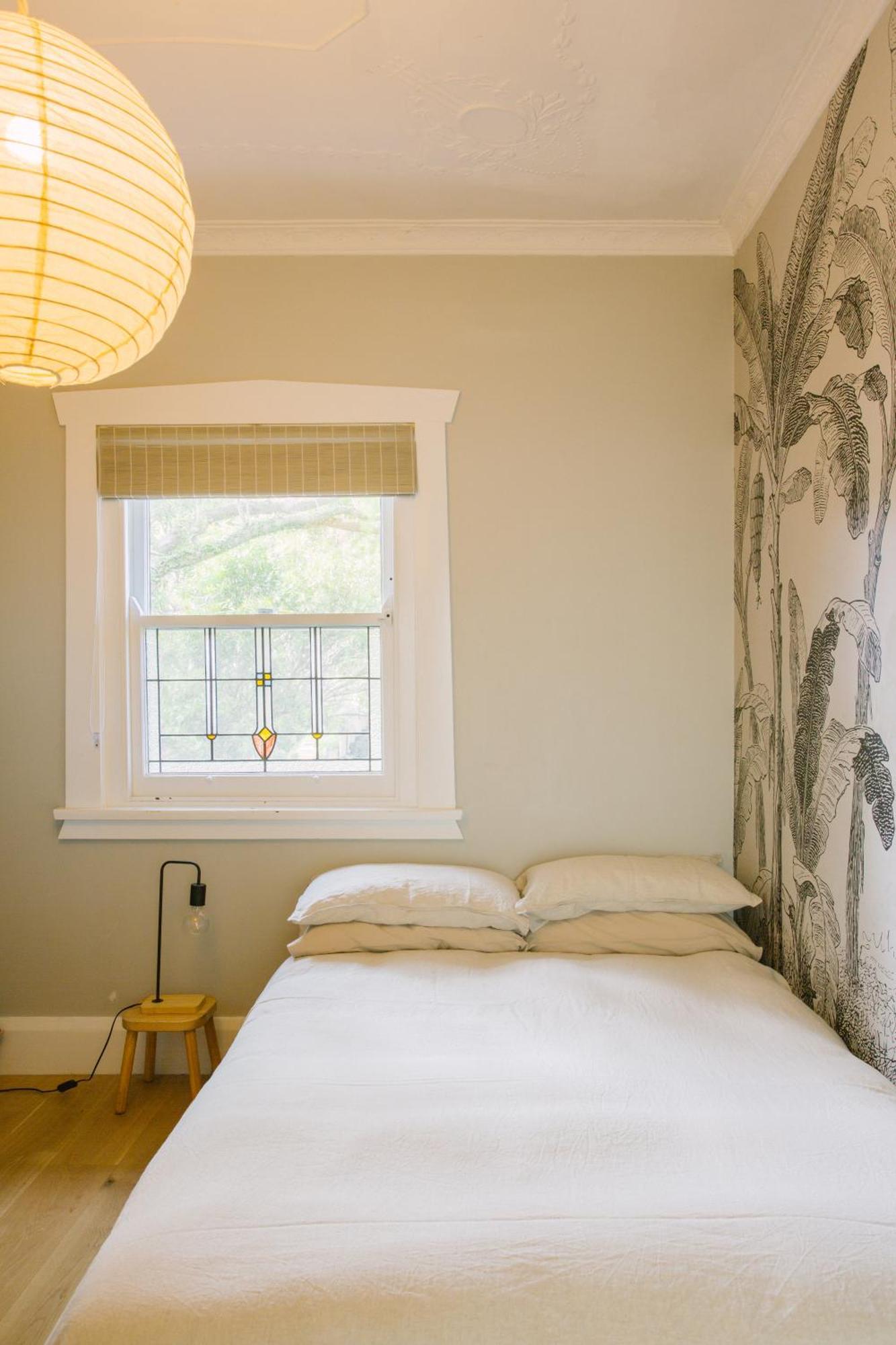 Spacious 4-bedroom Manly Apartment, Balcony, Bath & Fireplace, 2 Min To Sydney