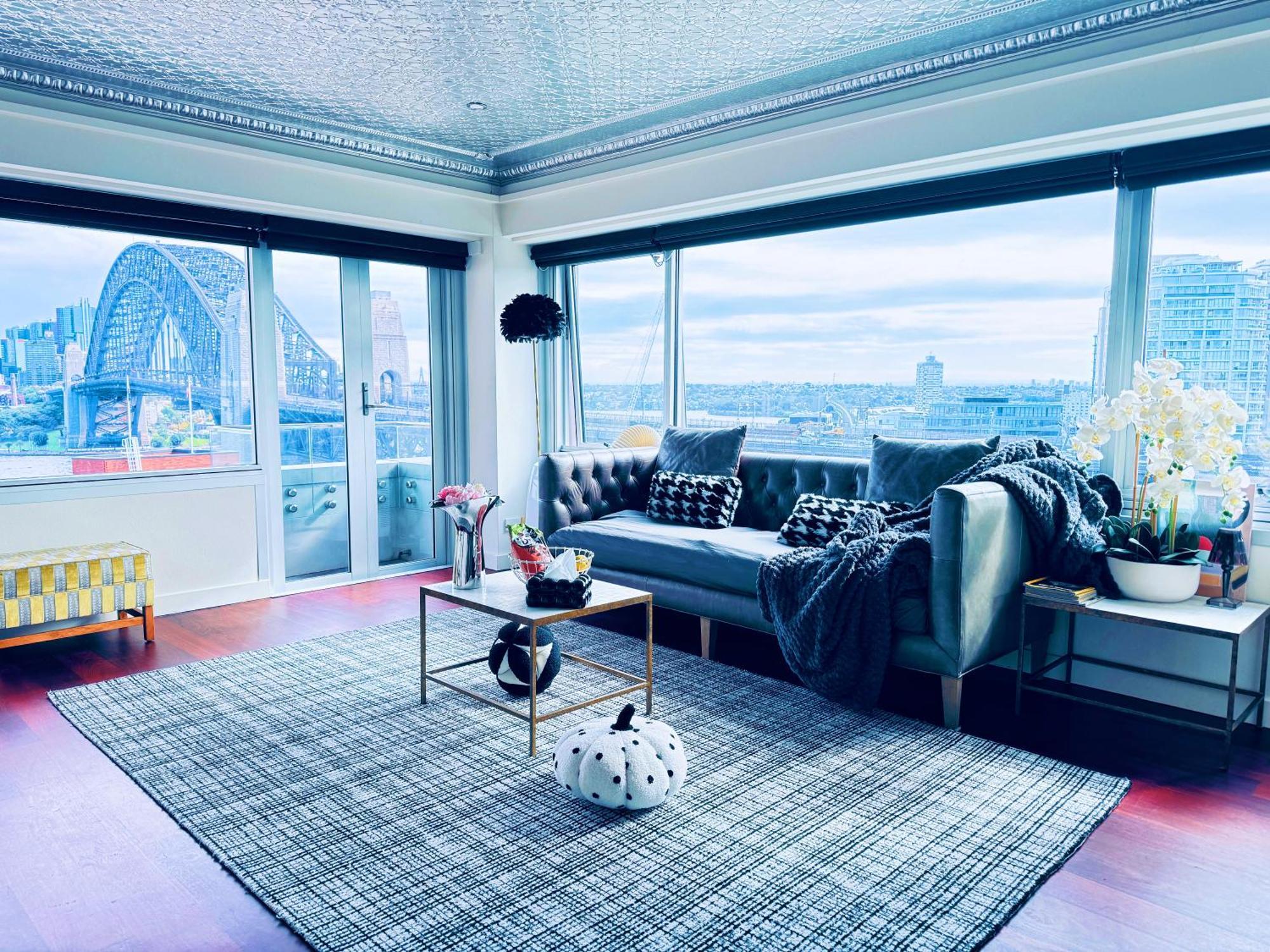 Harbour And Cbd View Penthouse With Free Parking *