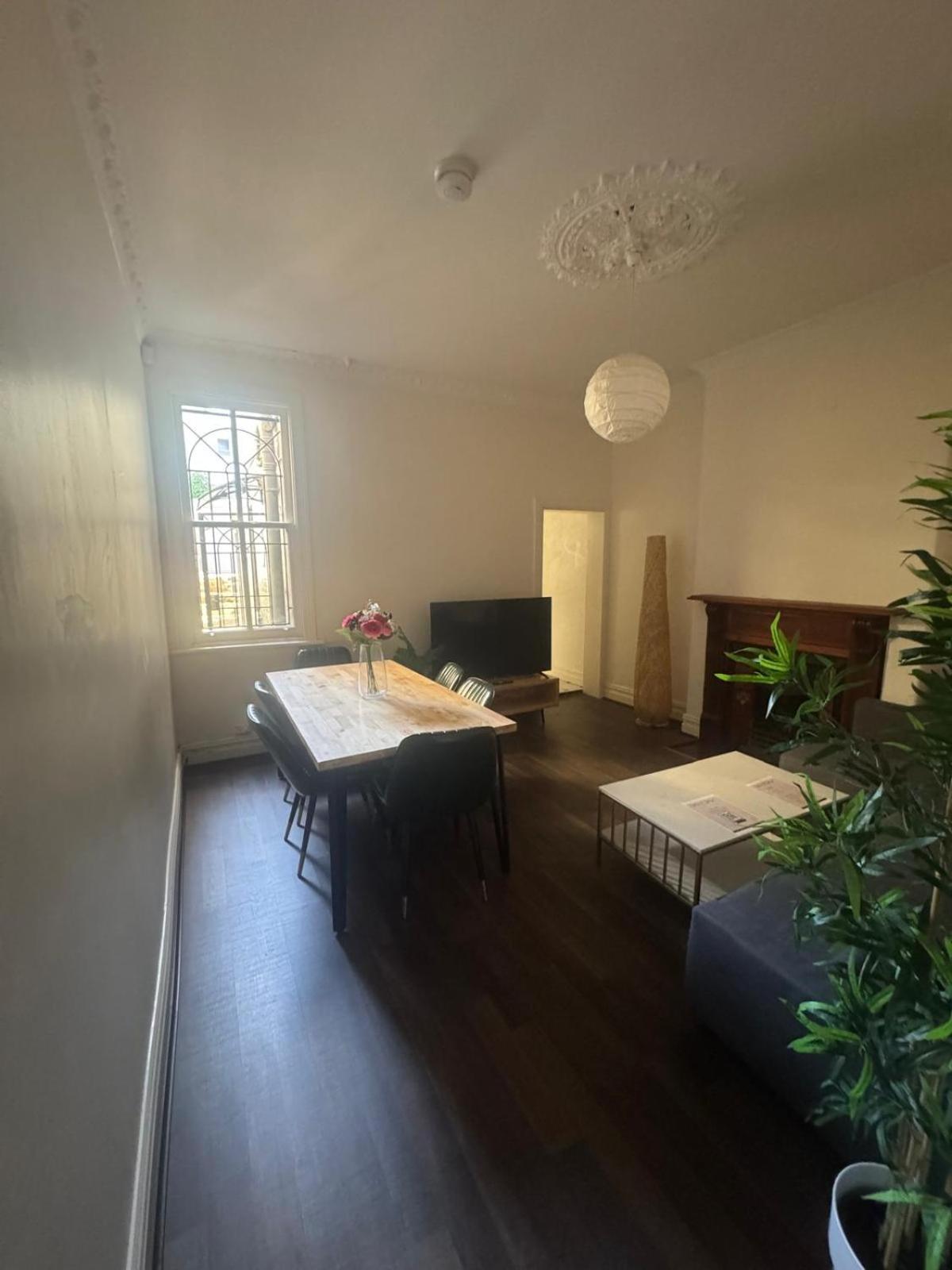 Spacious 4 Bedroom House Darling Harbour Apartment *