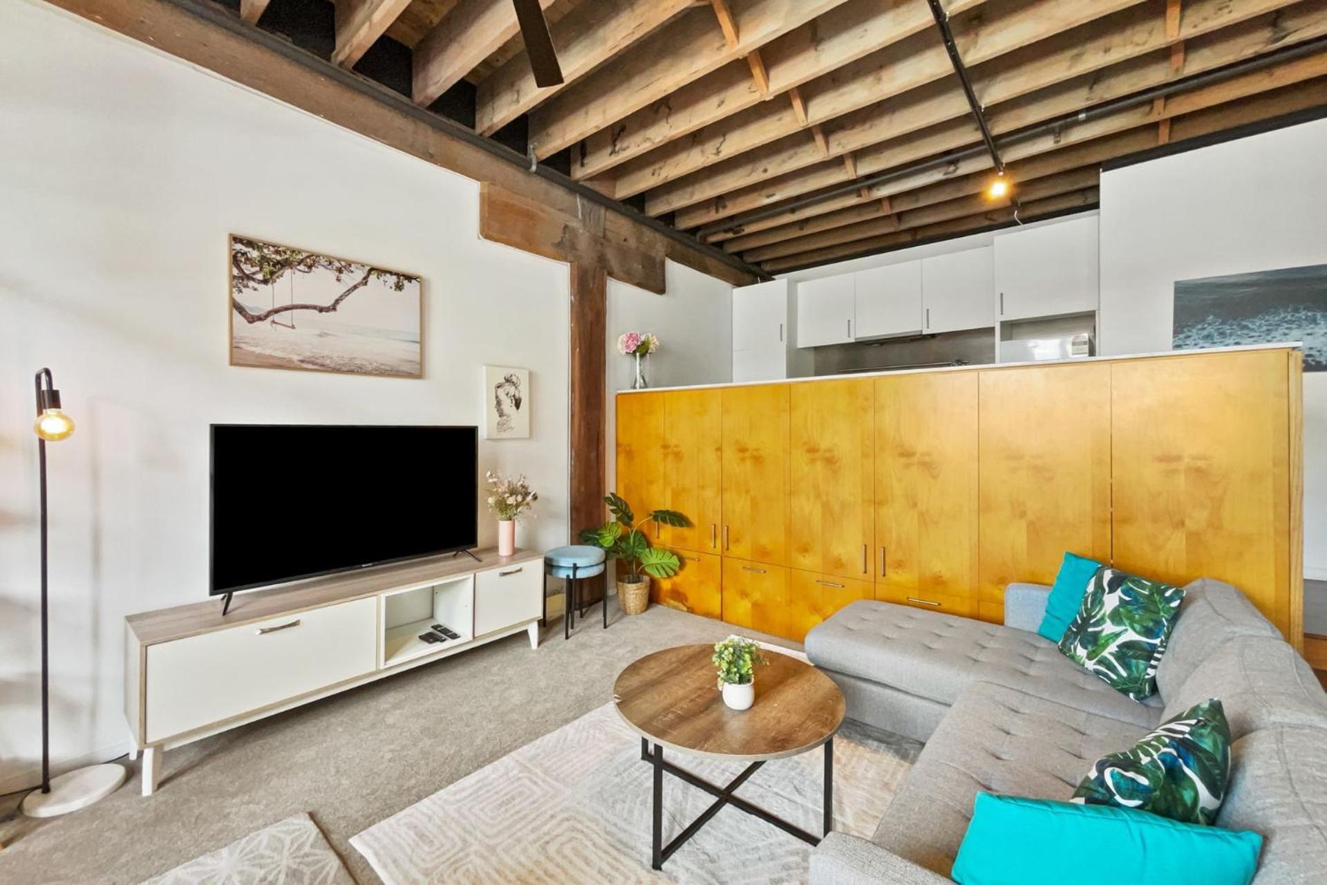 Apartment Industrial Style With Private Parking