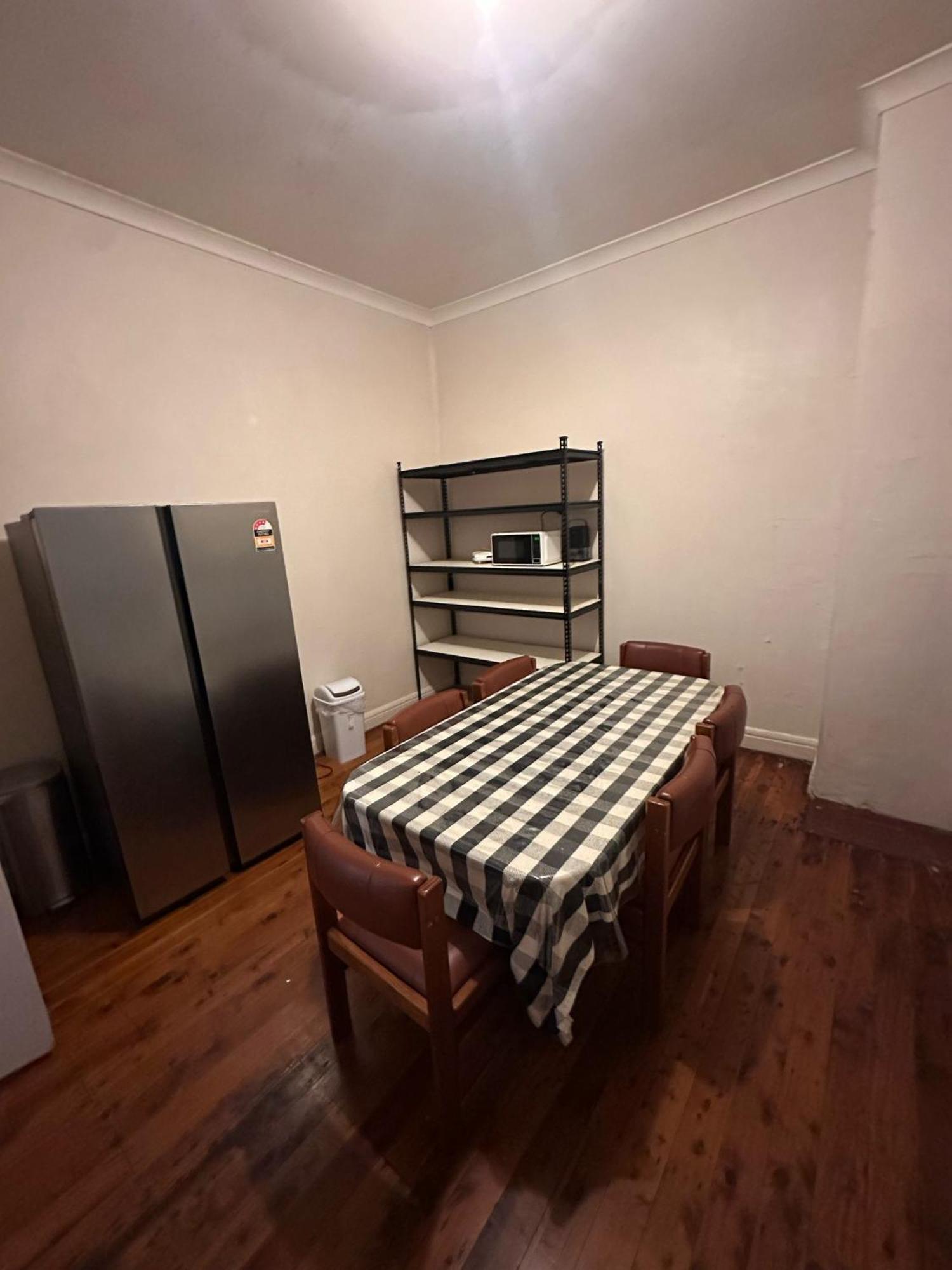 Homestay Spacious Queen In Earlwood - Ew2 Sydney