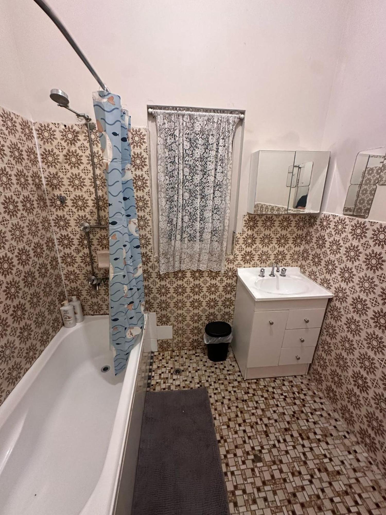 Homestay Spacious Queen In Earlwood - Ew2