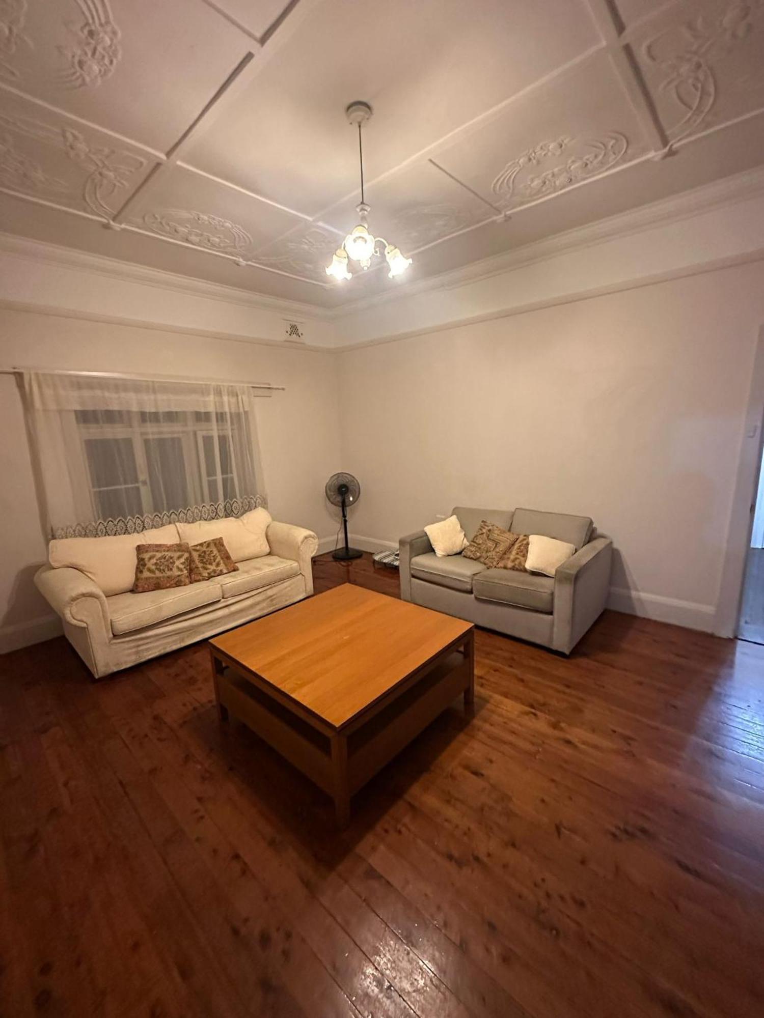 Spacious Queen In Earlwood - Ew2 Sydney