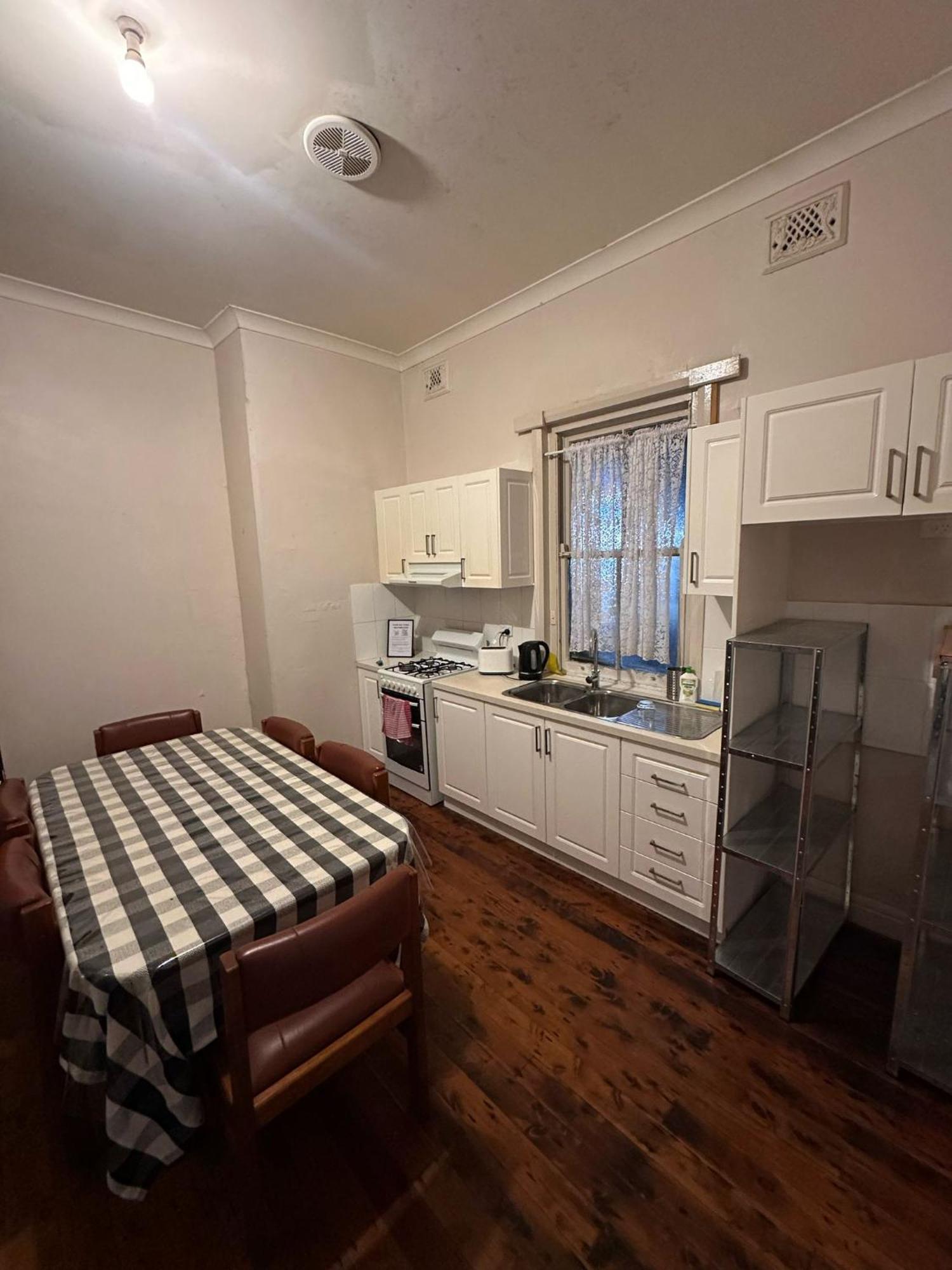Homestay Spacious Queen In Earlwood - Ew2