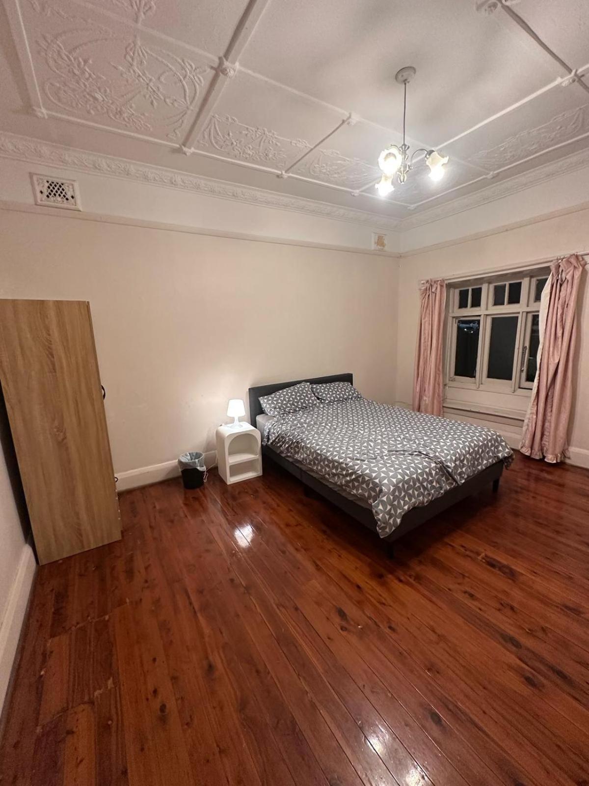 Homestay Spacious Queen In Earlwood - Ew2 Sydney
