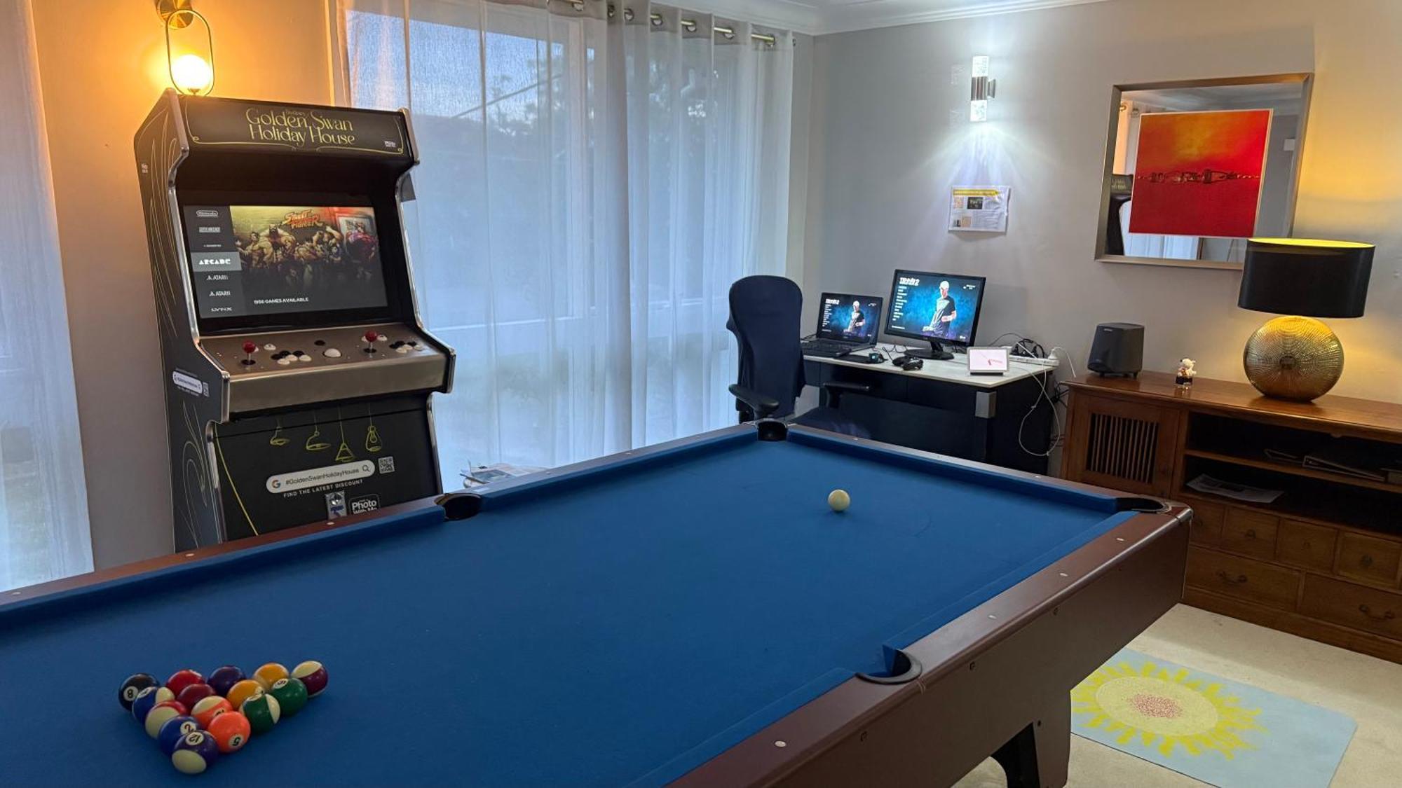 Holiday home 5 Bedroom 3 Bathroom House With Pool, Spa, Voice-control Smart And Game Sydney