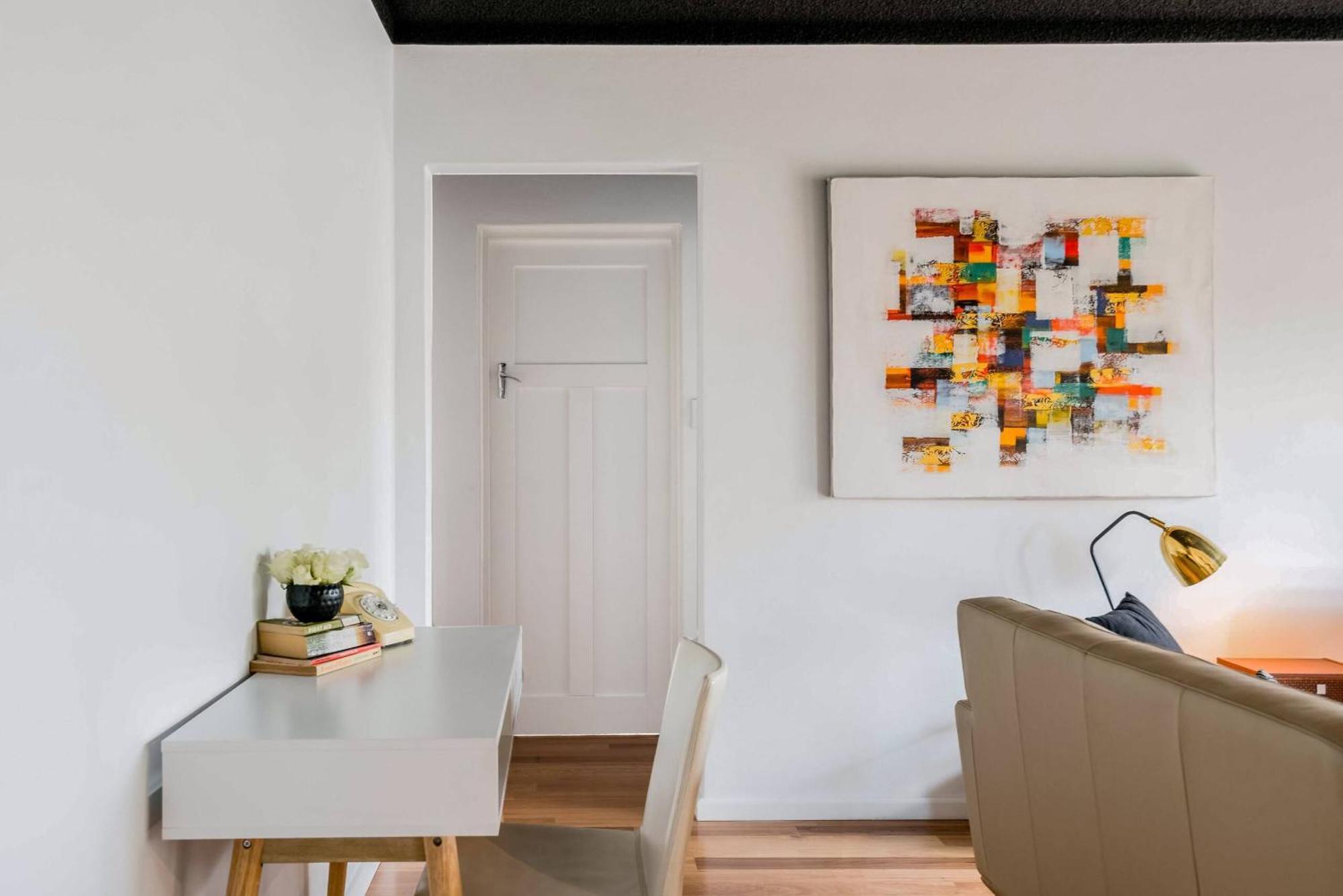 Renovated Retro Near Harbour Front Walks Apartment Sydney