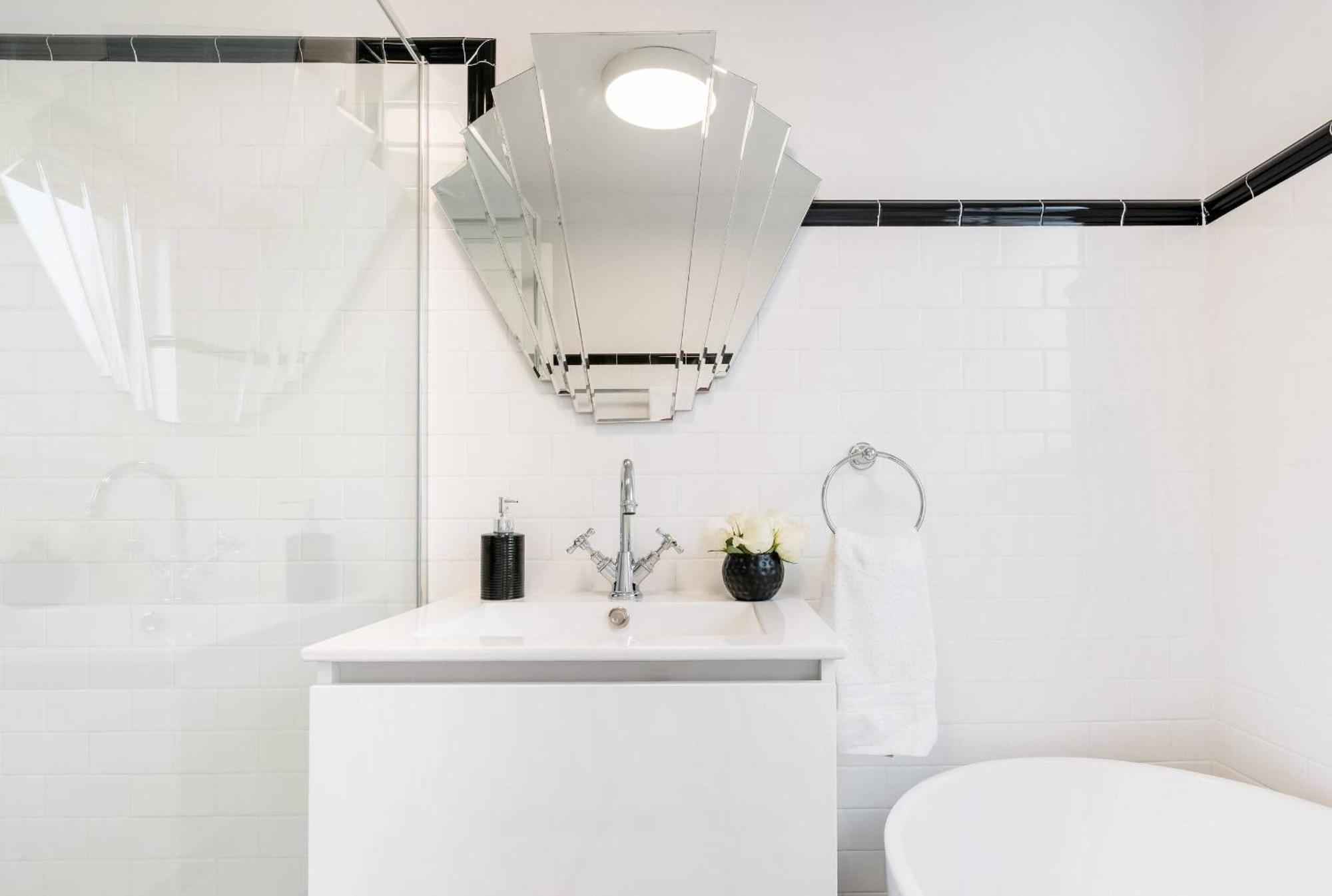 Renovated Retro Near Harbour Front Walks